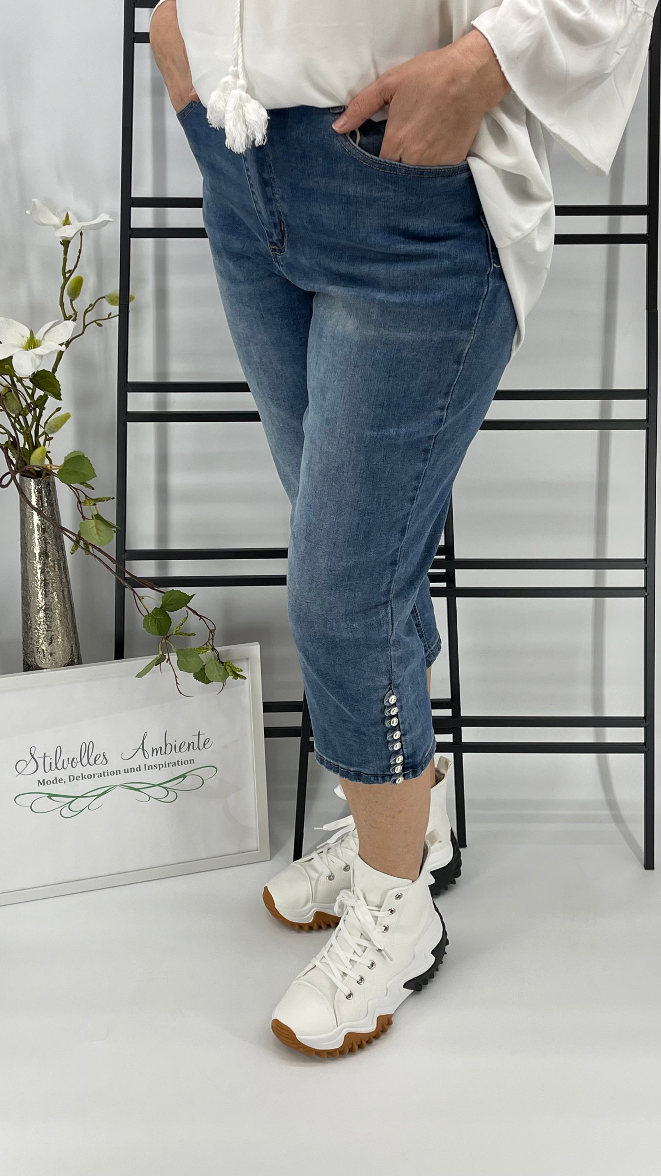 !!!!KEINE RETOURE MÖGLICH!!!! 
3/4 Jeans mit Perlen Gr. 38 - 48