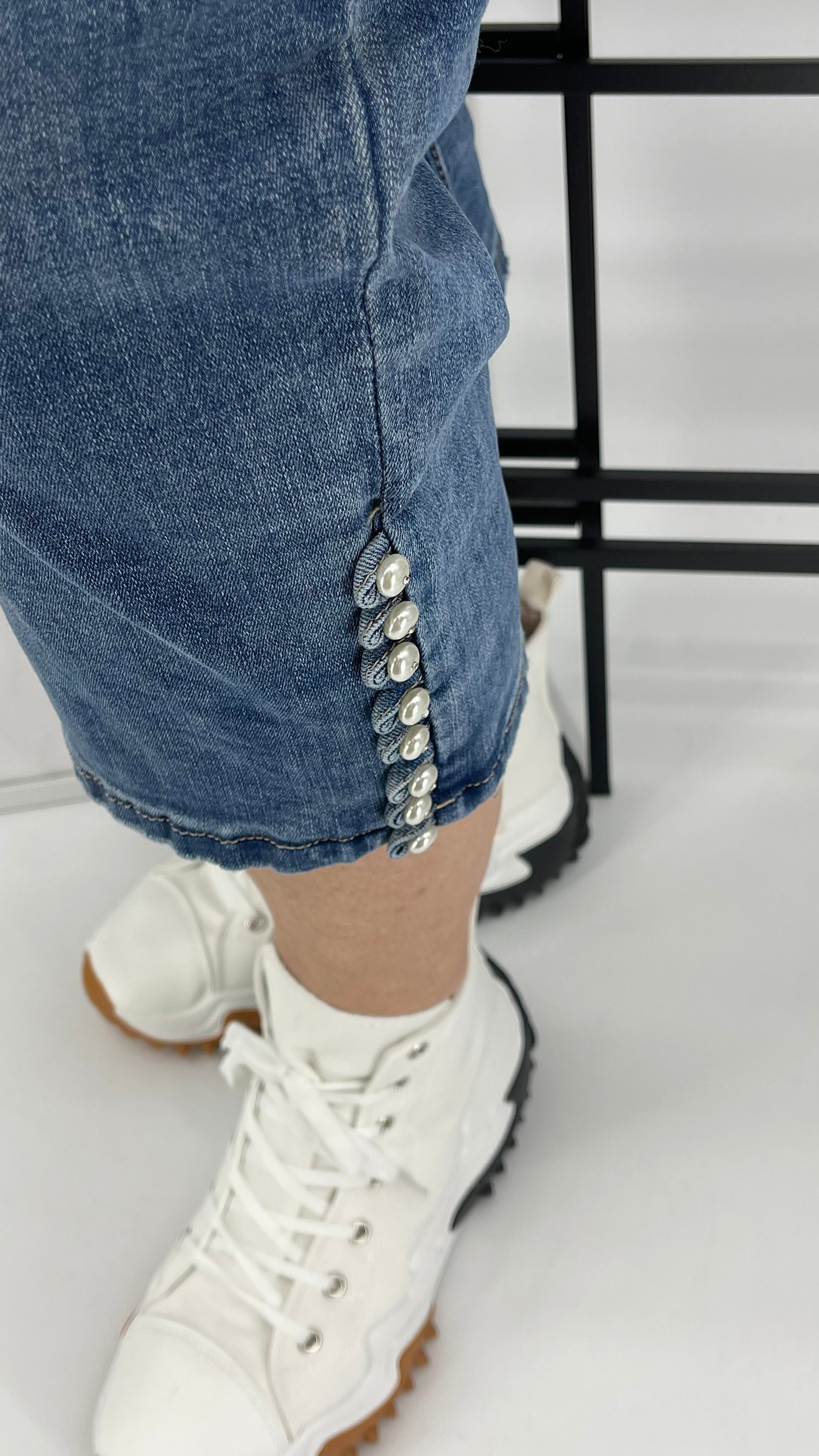 !!!!KEINE RETOURE MÖGLICH!!!! 
3/4 Jeans mit Perlen Gr. 38 - 48