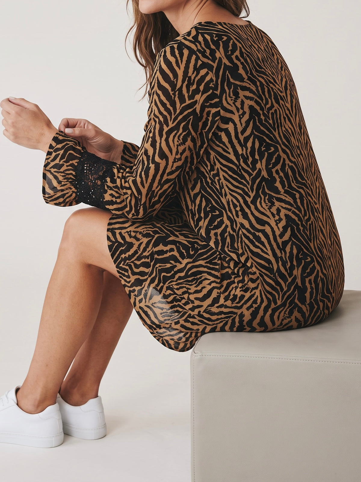Tunika - Kleid „Animal“ mit Armspitze in braun - schwarz