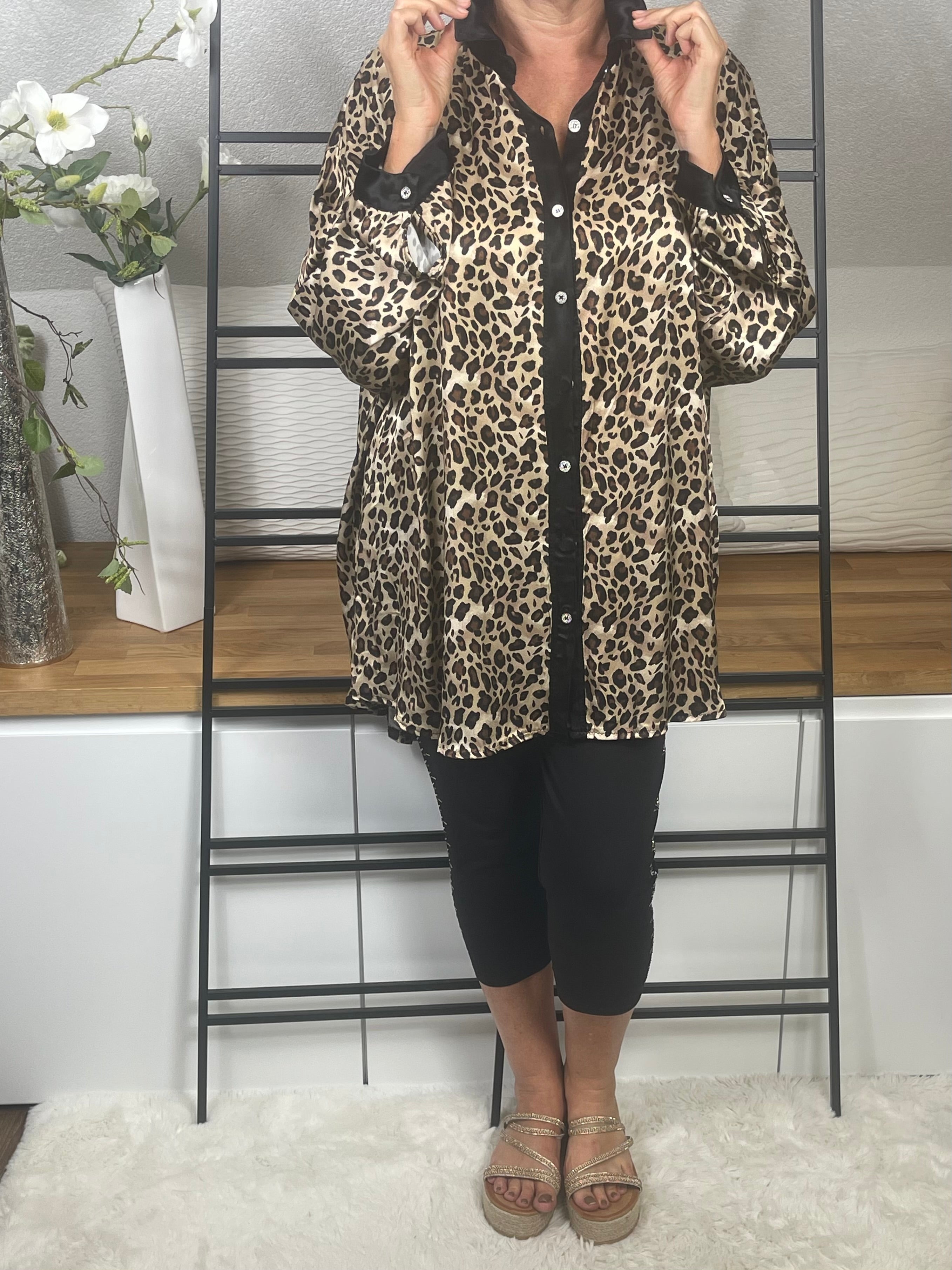 Hochwertige Damen Tunika mit „Animal Print“ Einheitsgrösse Gr. 44 - 50 in weiß - braun - schwarz