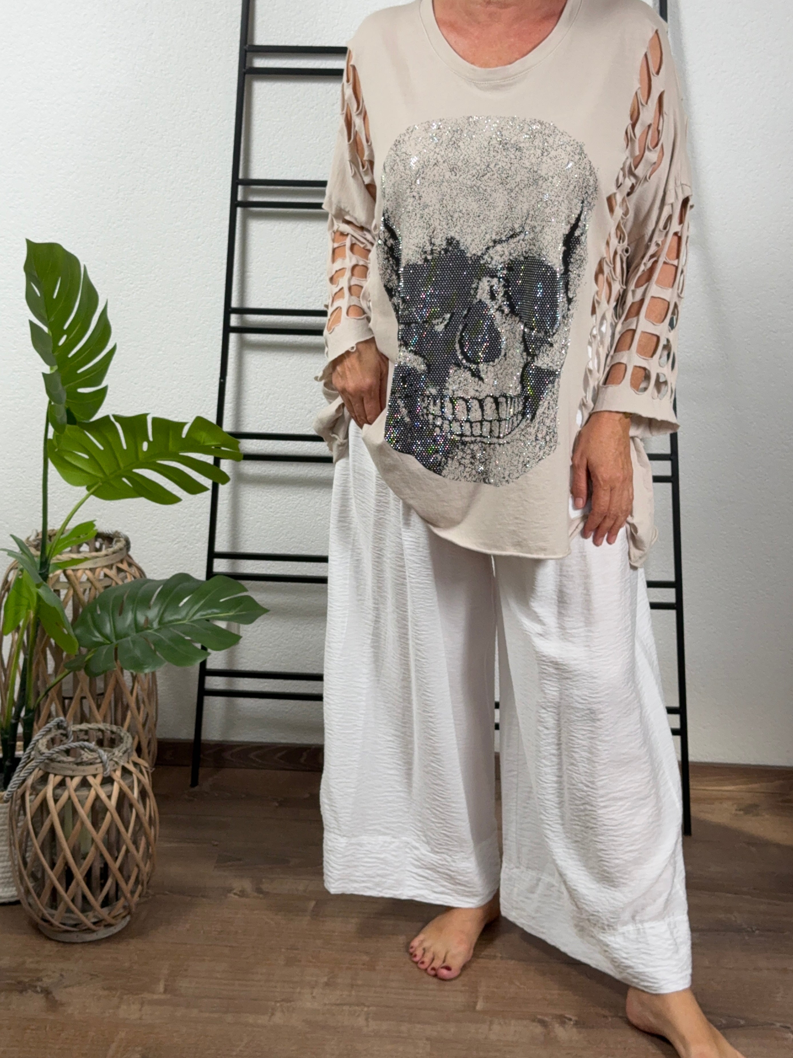 Long Shirt mit Glitzer „Skull" und Cut Out Ärmeln in 4 Farben