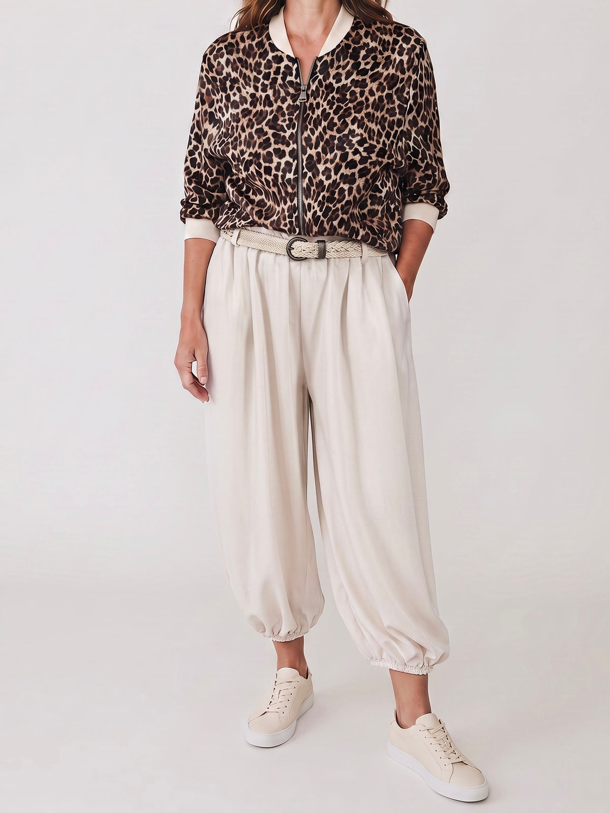 Elegante Ballonhose mit elastischem Bund und Gürtel in hellbeige