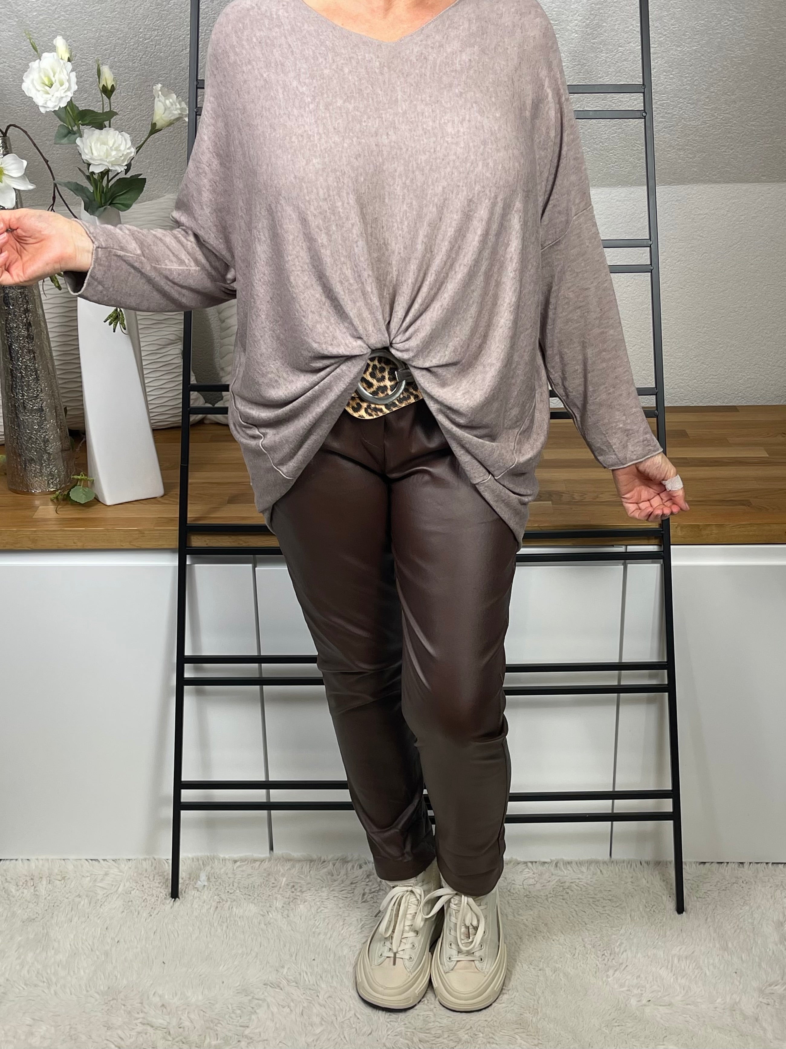 Damen Jogpant „Kunstleder“ mit Gürtel Gr. 38 - 44 in 2 Farben