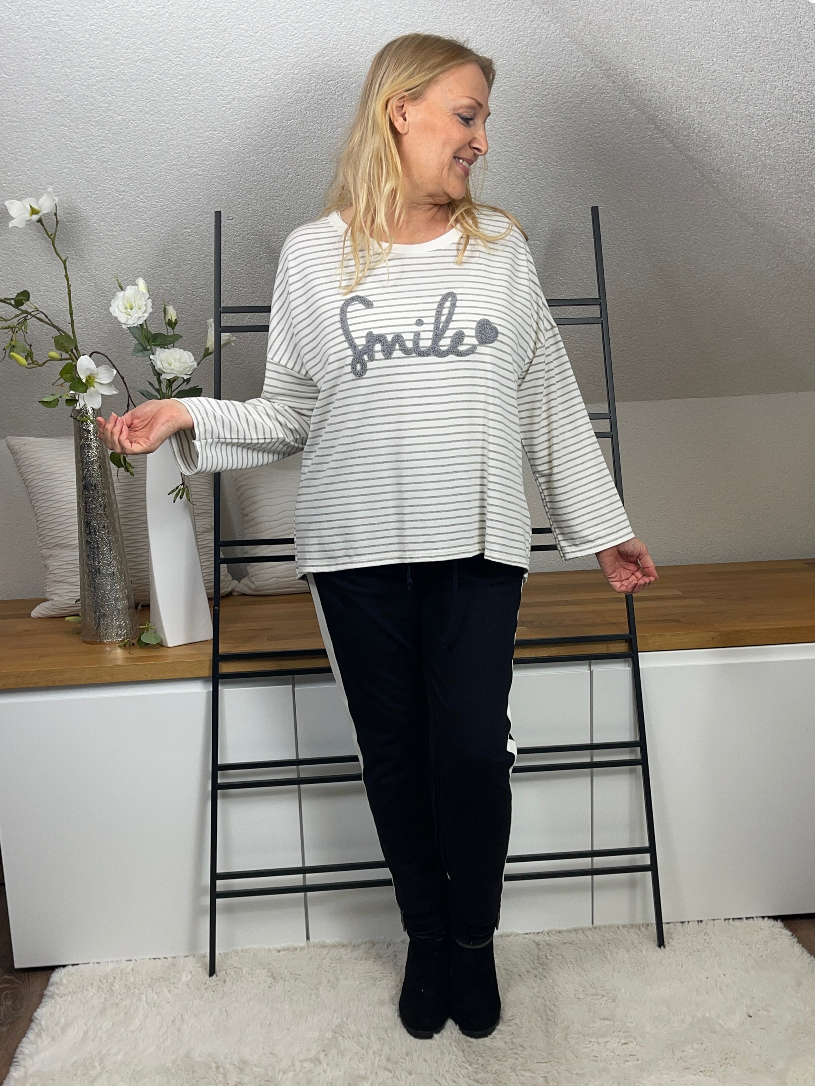 Damen Feinstrick Pullover „Smile“ von „Esvivid“ Einheitsgrösse Gr. 36 - 42 in hellgrau