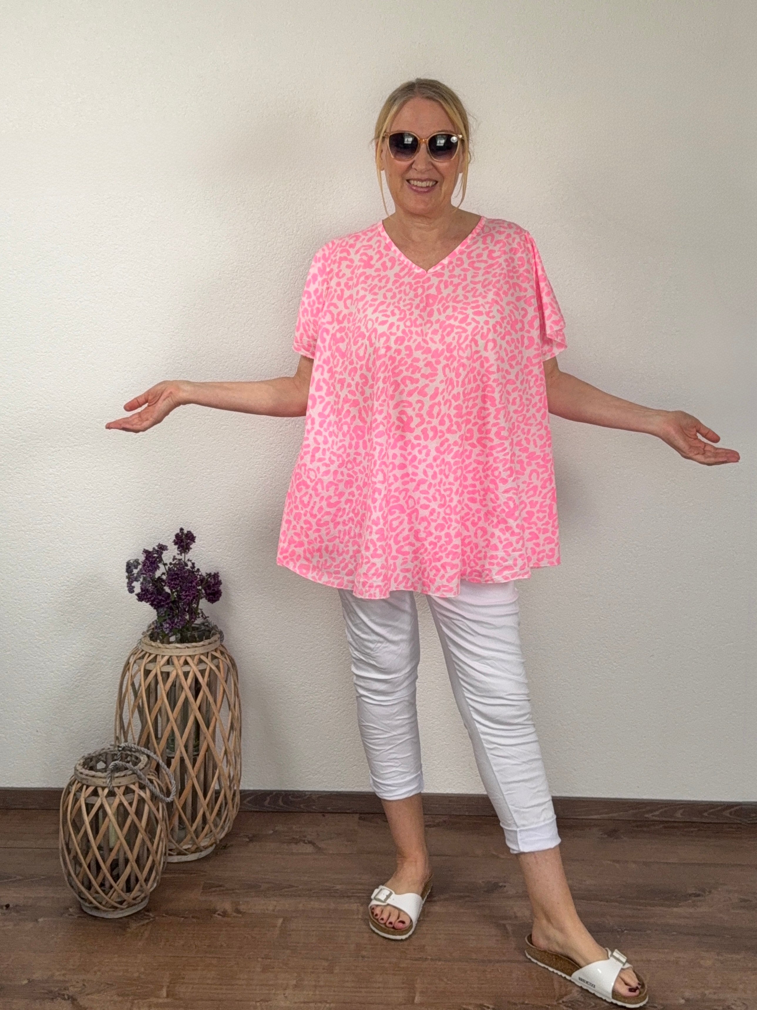 Weite Kurzarm - V- Tunika mit „Animal Print“ Einheitsgrösse Gr. 38 - 44 in neonpink - weiß