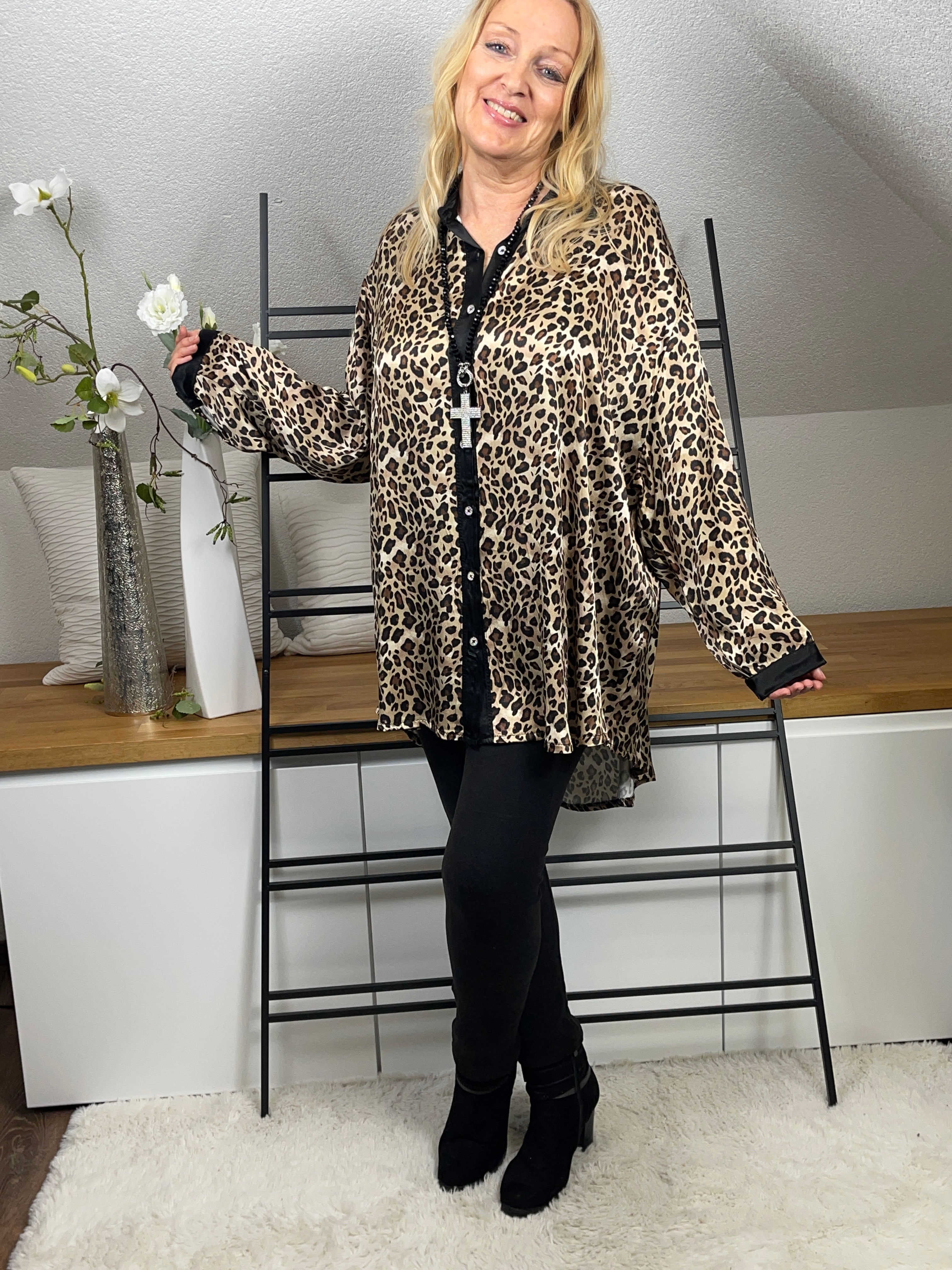 Hochwertige Damen Tunika mit „Animal Print“ Einheitsgrösse Gr. 44 - 50 in weiß - braun - schwarz