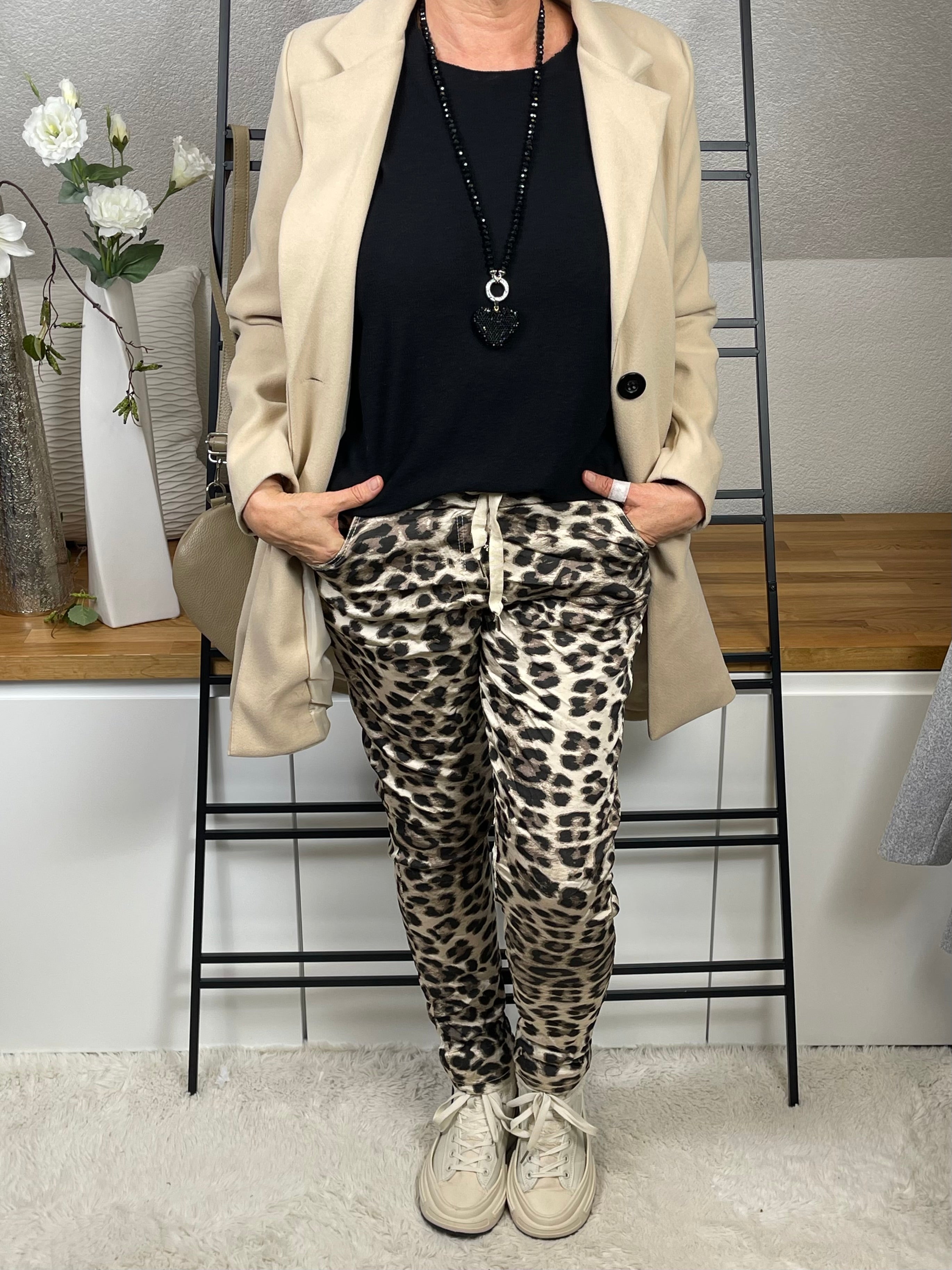 Damen - Jogpant „Shiney“ mit „Animalprint“ Einheitsgrösse Gr. 38 - 42/44 in 2 Farben