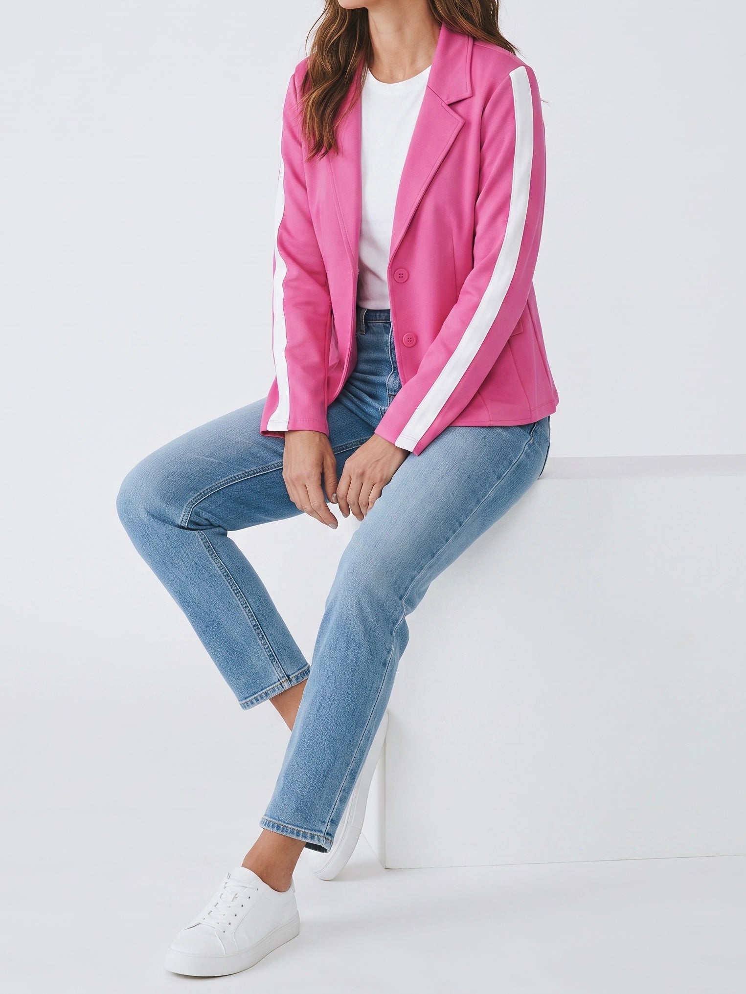 Blazer mit seitlichen weißen Streifen in pink
