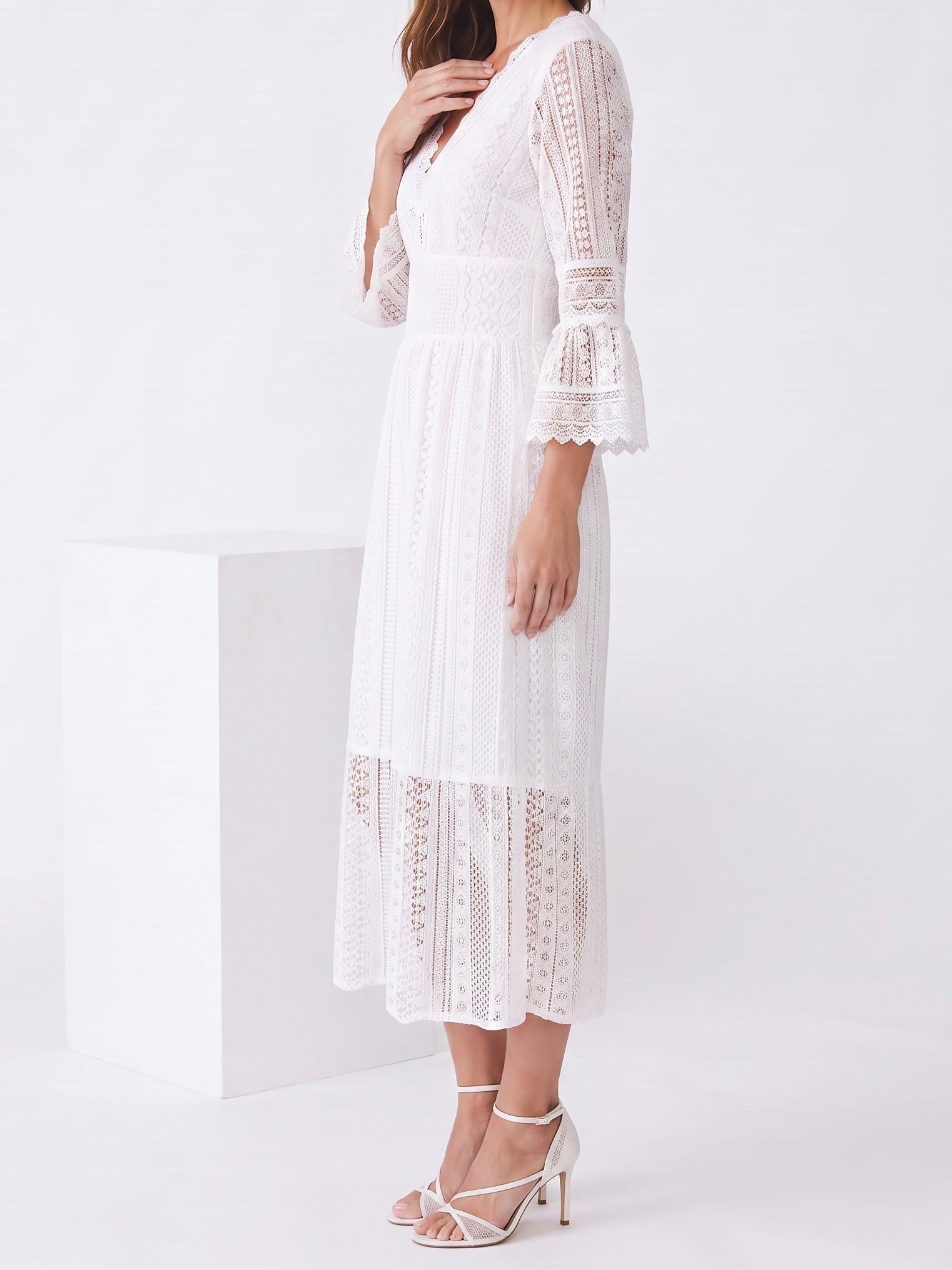 „Boho“ Maxi Romantik - Kleid mit Stickerei in weiß