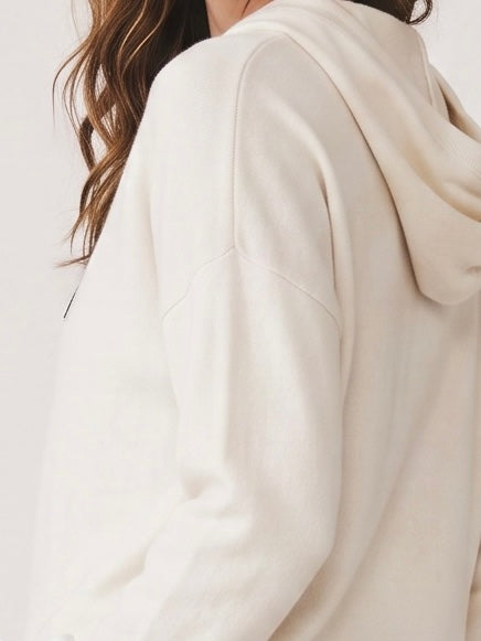 Hochwertiger Hoodie „Queen“ mit Glitzer und Pailletten in creme