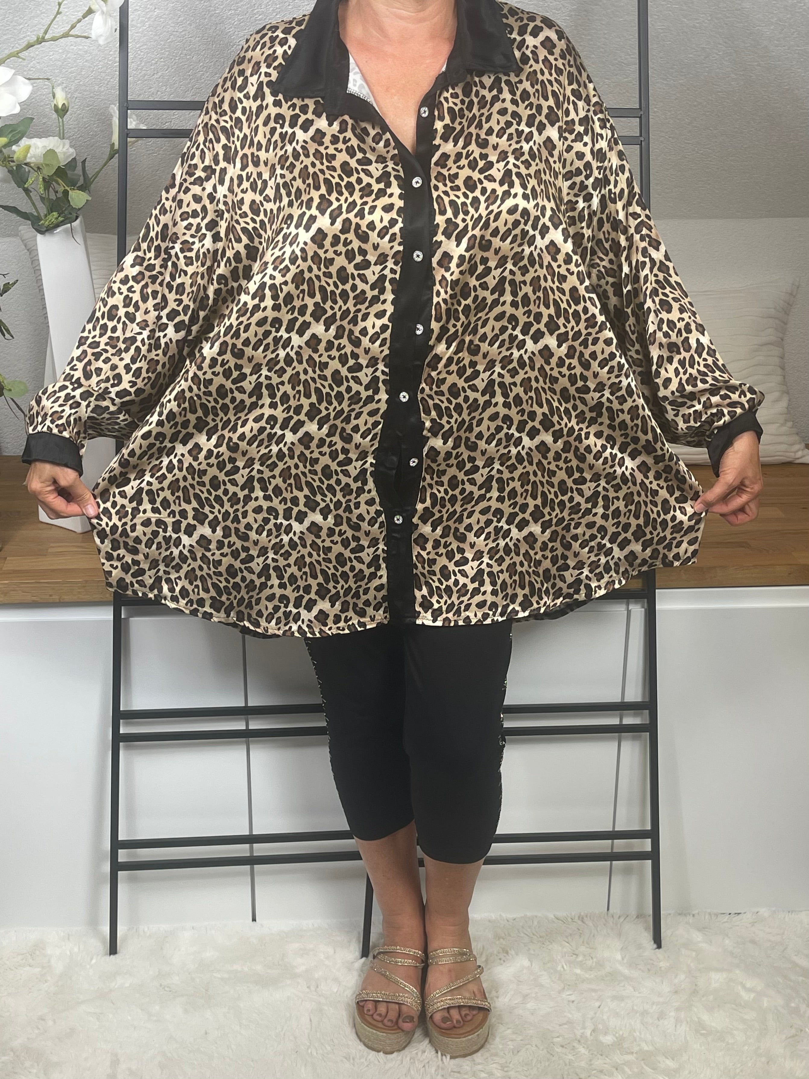 Hochwertige Damen Tunika mit „Animal Print“ Einheitsgrösse Gr. 44 - 50 in weiß - braun - schwarz