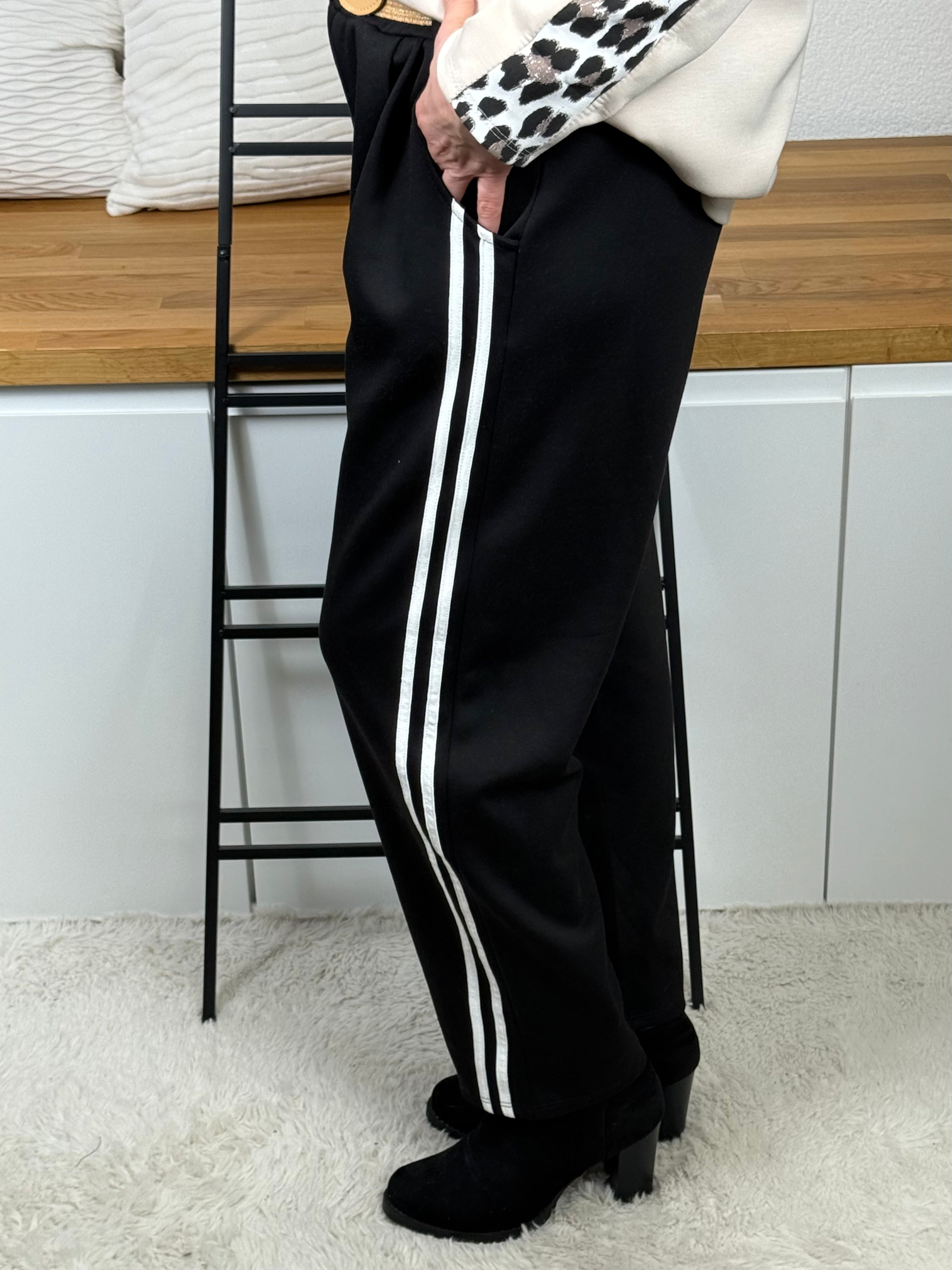 Elegante Damen Jogpant „Fluffi“ mit Gürtel und Galonstreifen Einheitsgröße Gr. 38 - 44/46 in 2 Farben