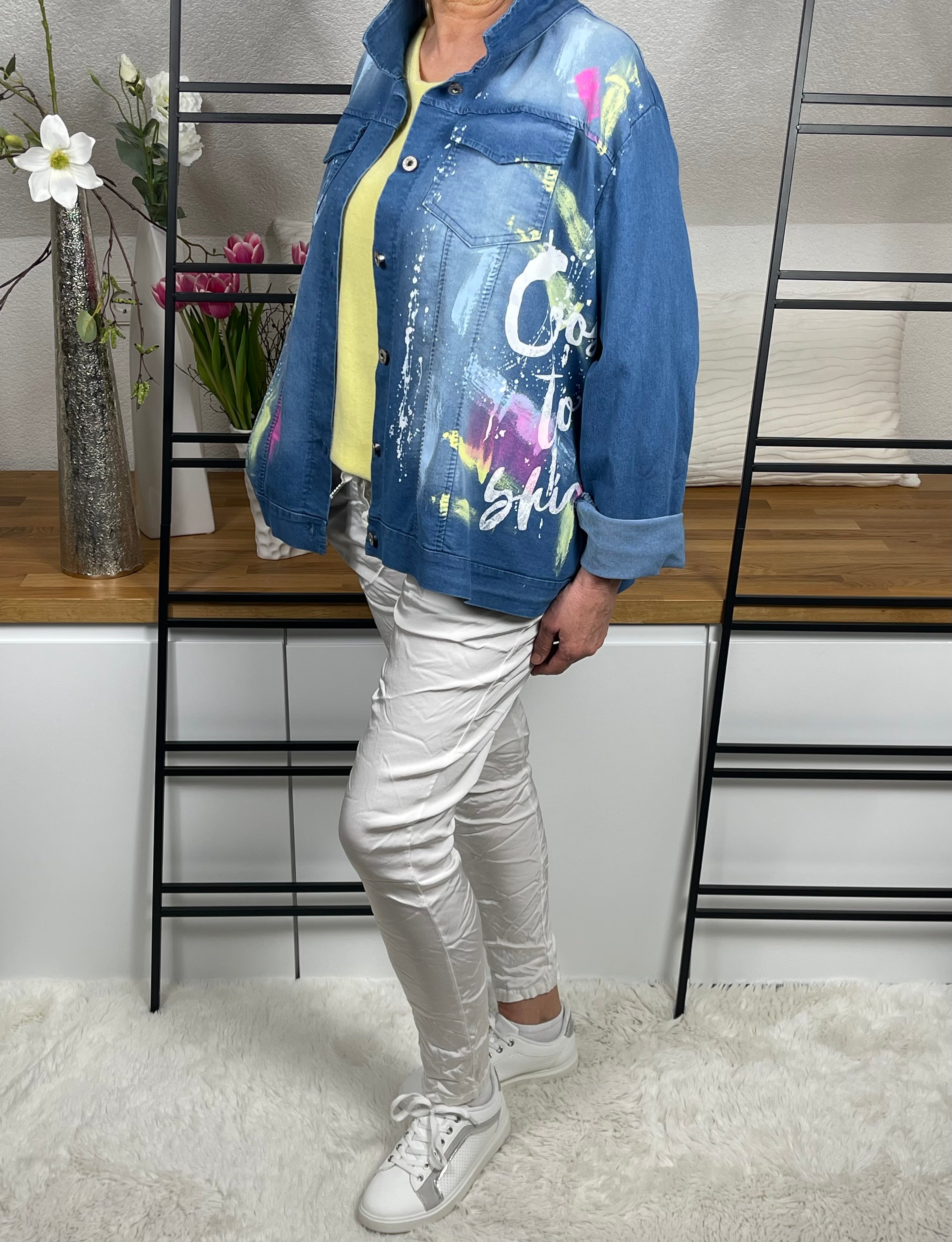 !!!!KEINE RETOURE MÖGLICH!!!!Leichte Damen - Jeansjacke mit „ Special Print“ Einheitsgrösse Gr. 44 - 48 in blau - bunt
