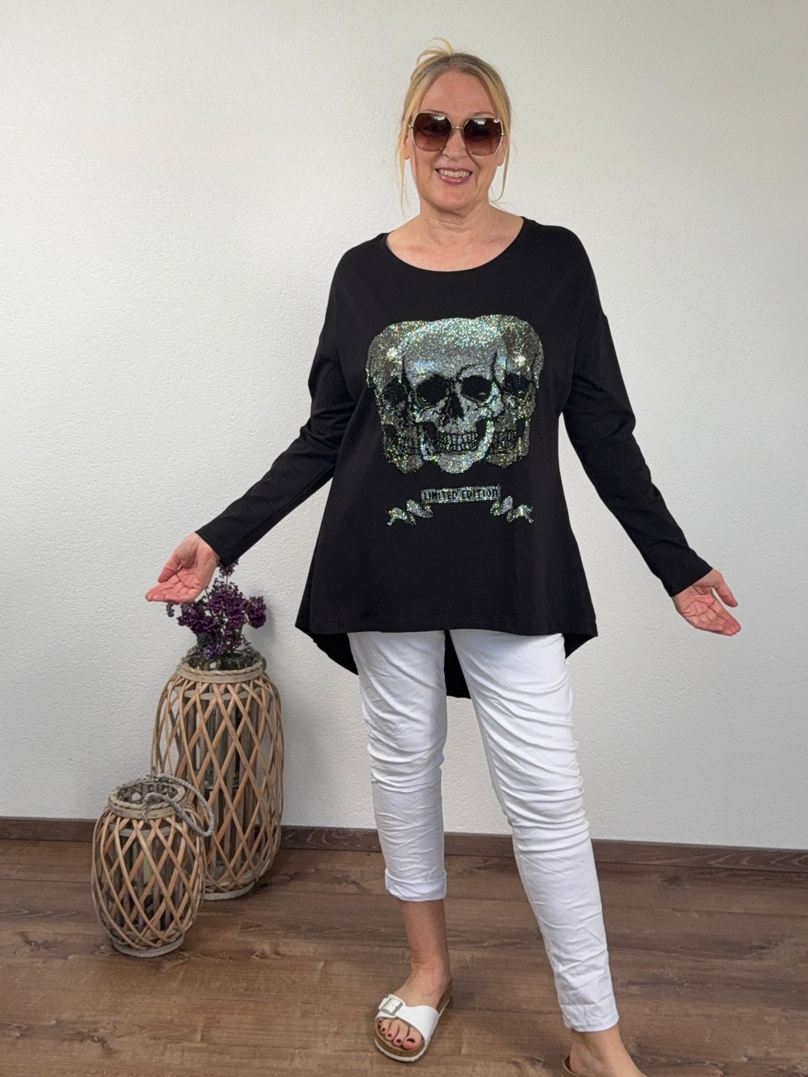 Hochwertiges, extravagantes Langarm - Shirt „Totenkopf“ von „EU-Queen“ Gr. 36 bis 46 in schwarz