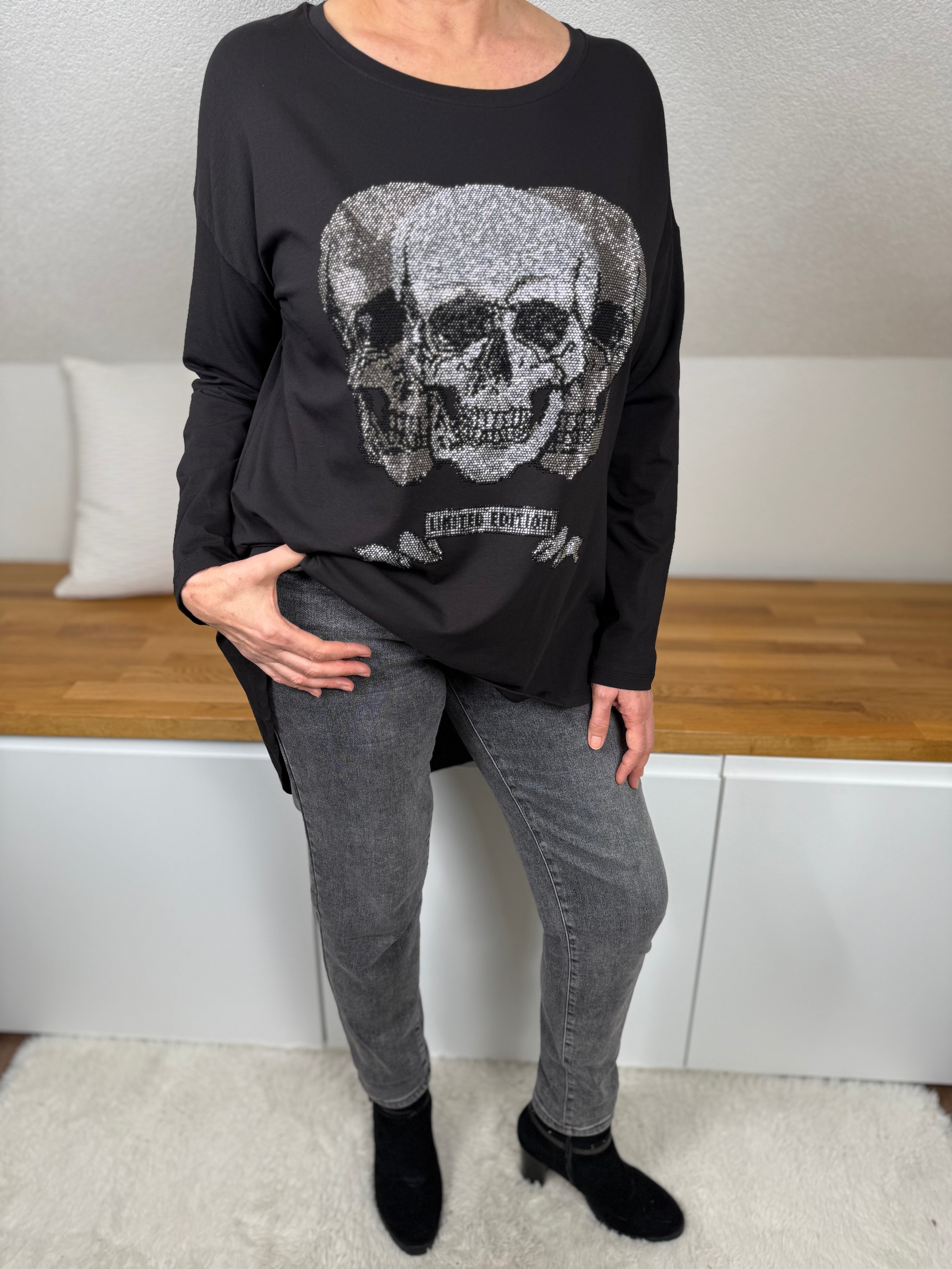 Longshirt „Totenkopf“ von EU-Queen Gr. 36 bis 48