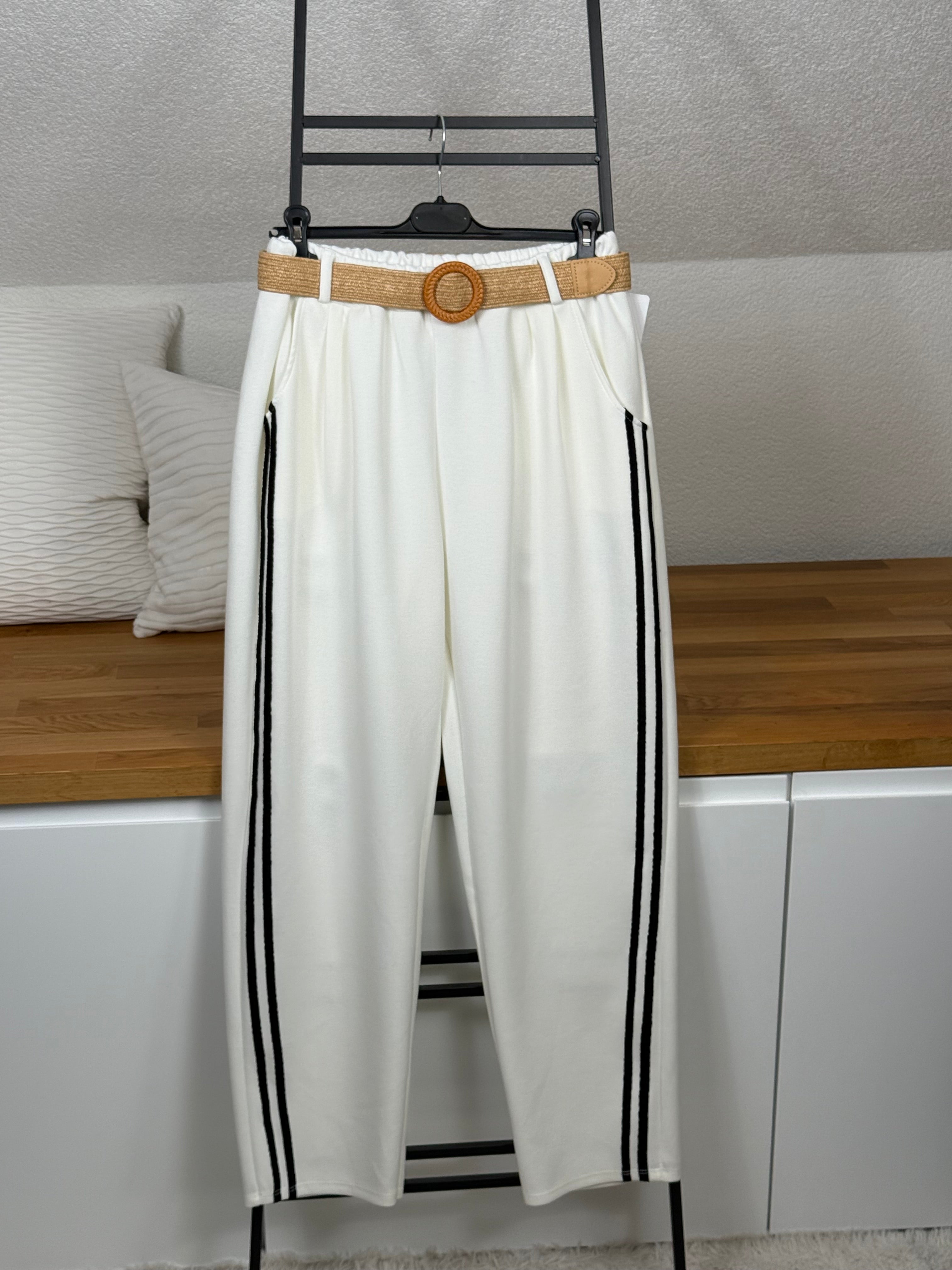 Elegante Damen Jogpant „Fluffi“ mit Gürtel und Galonstreifen Einheitsgröße Gr. 38 - 44/46 in 2 Farben