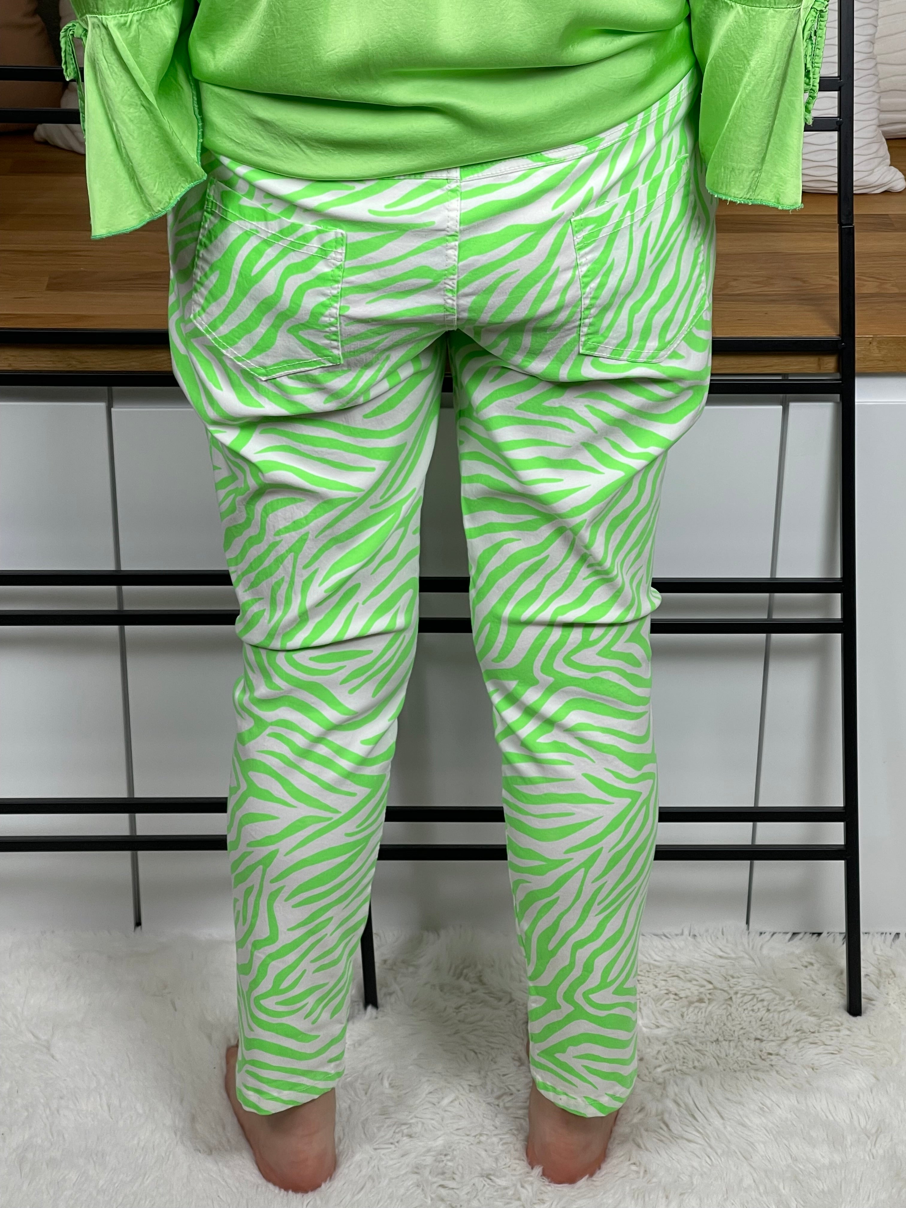 !!!!KEINE RETOURE MÖGLICH!!!! 
Jogpant mit Gürtel Einheitsgrösse Gr. 38 - 40/42 in 2 Farben