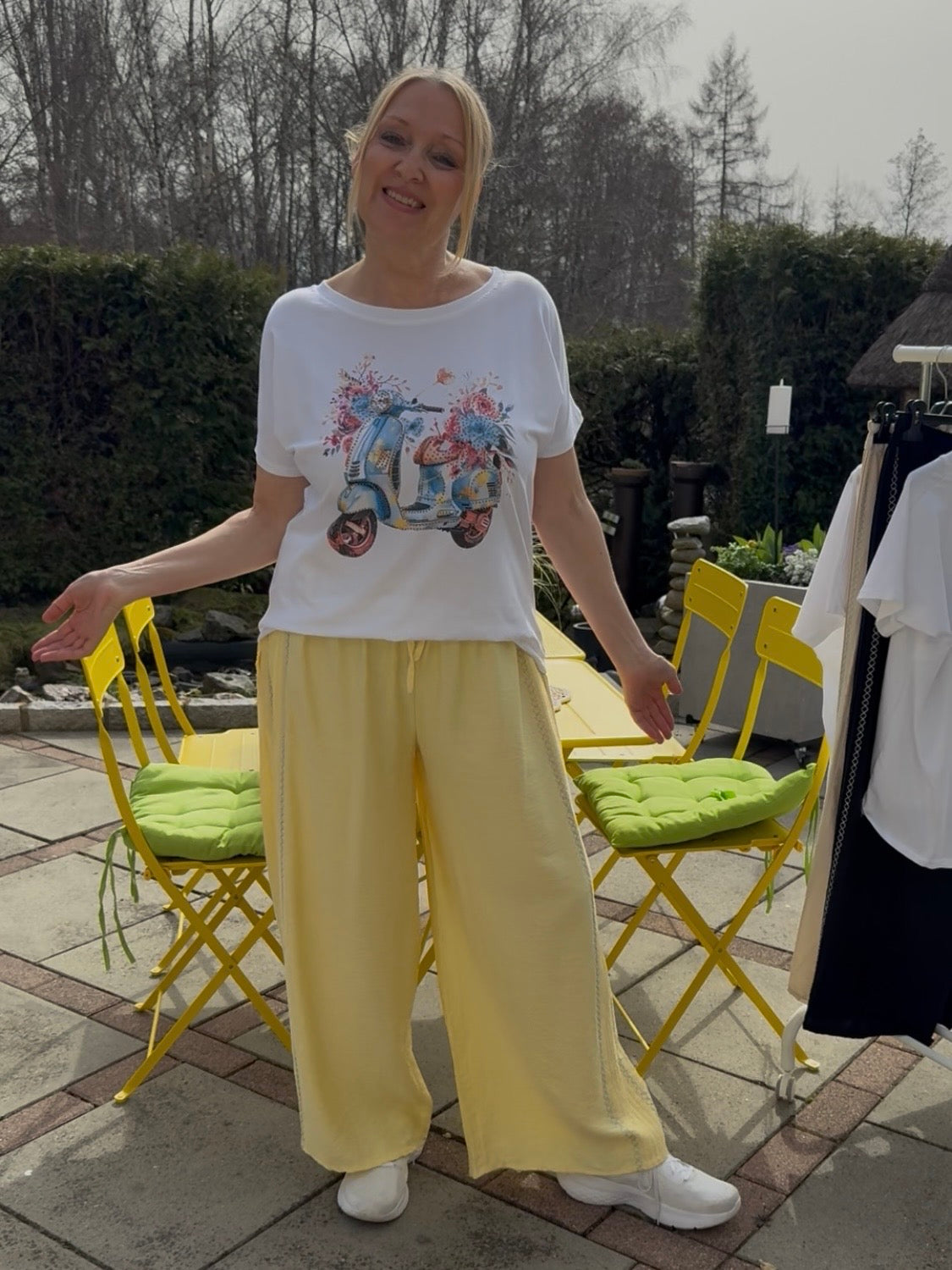 Schicke weite Hose mit Kordel und seitlichen silbernen Streifen Einheitsgröße Gr. 44 - 50 in  6 Farben