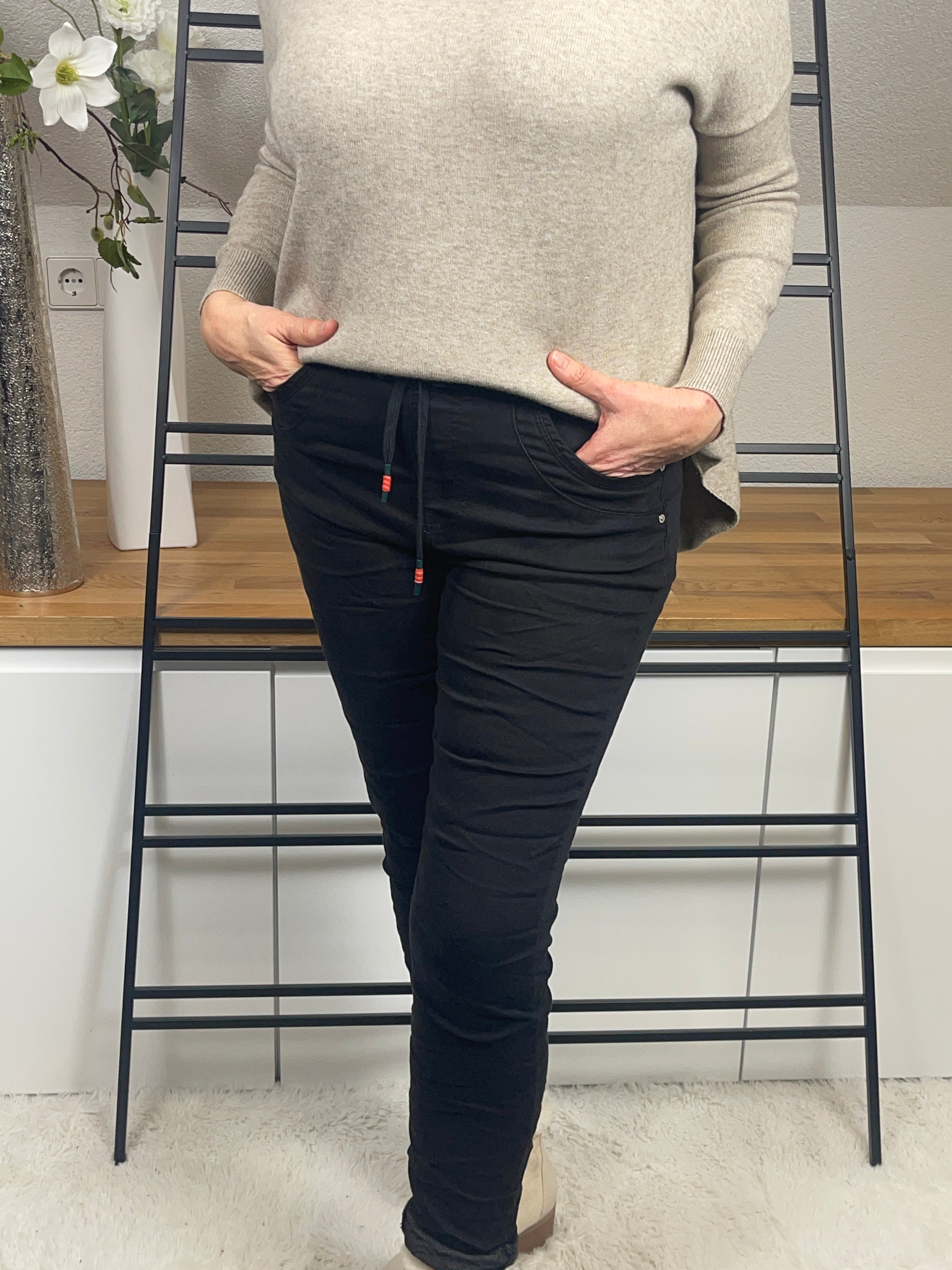 Damen - Jeans - Jogpant Gr. 42 - 48 in schwarz