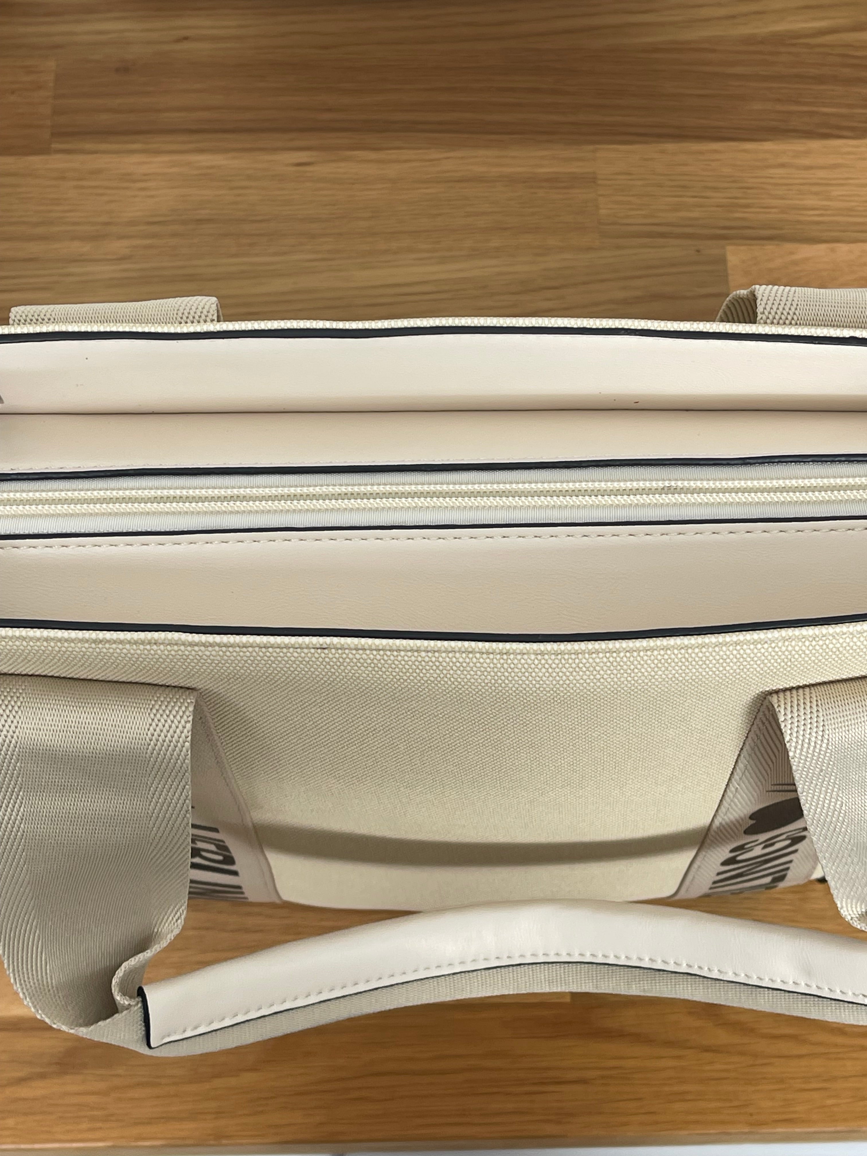 Elegante geräumige Schulter - Tasche „Lieblingsmensch“ in hellbeige