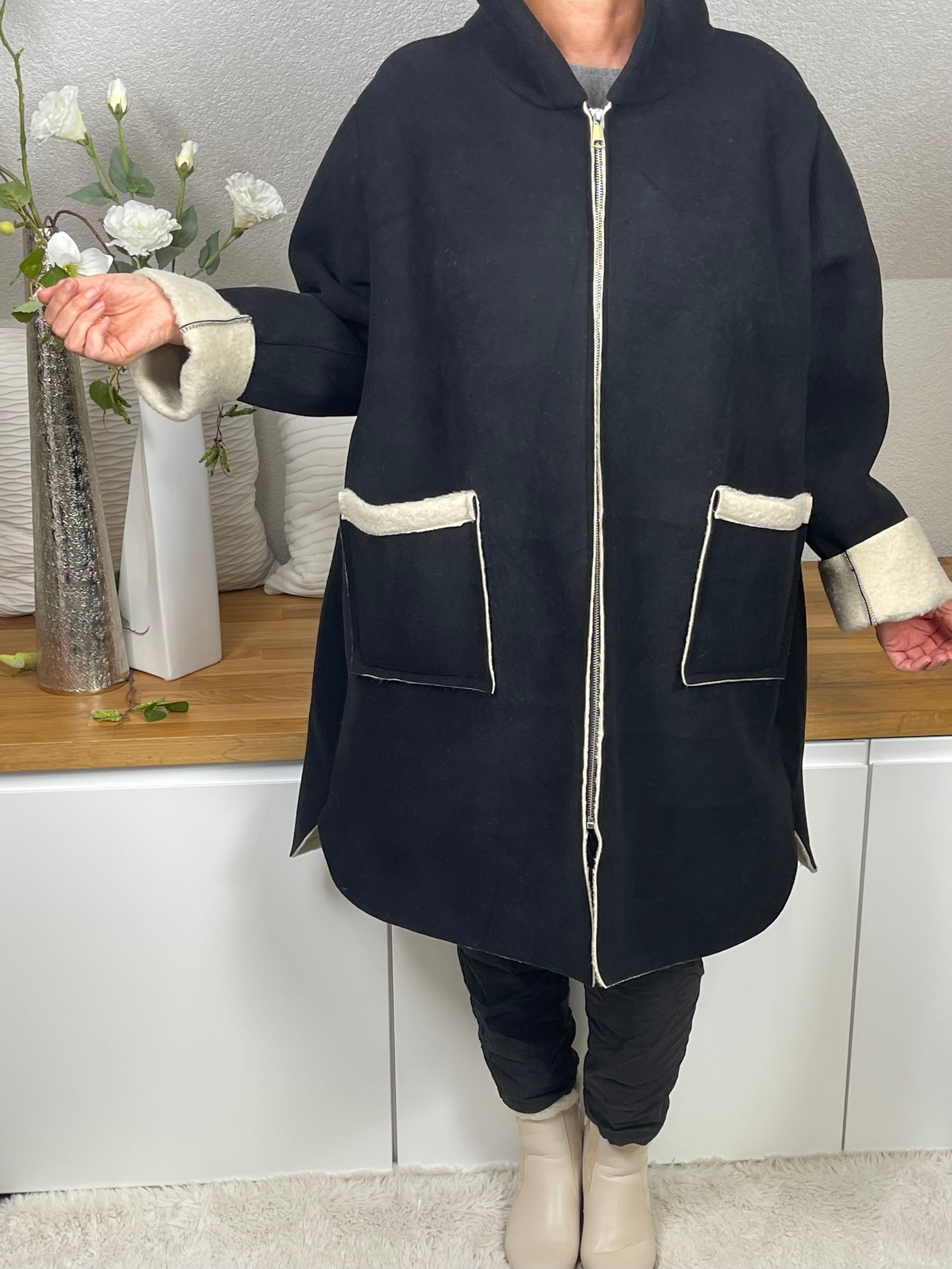 Molliger Damen Mantel in Wildlederoptik mit Kapuze Einheitsgröße 44 - 50 in schwarz