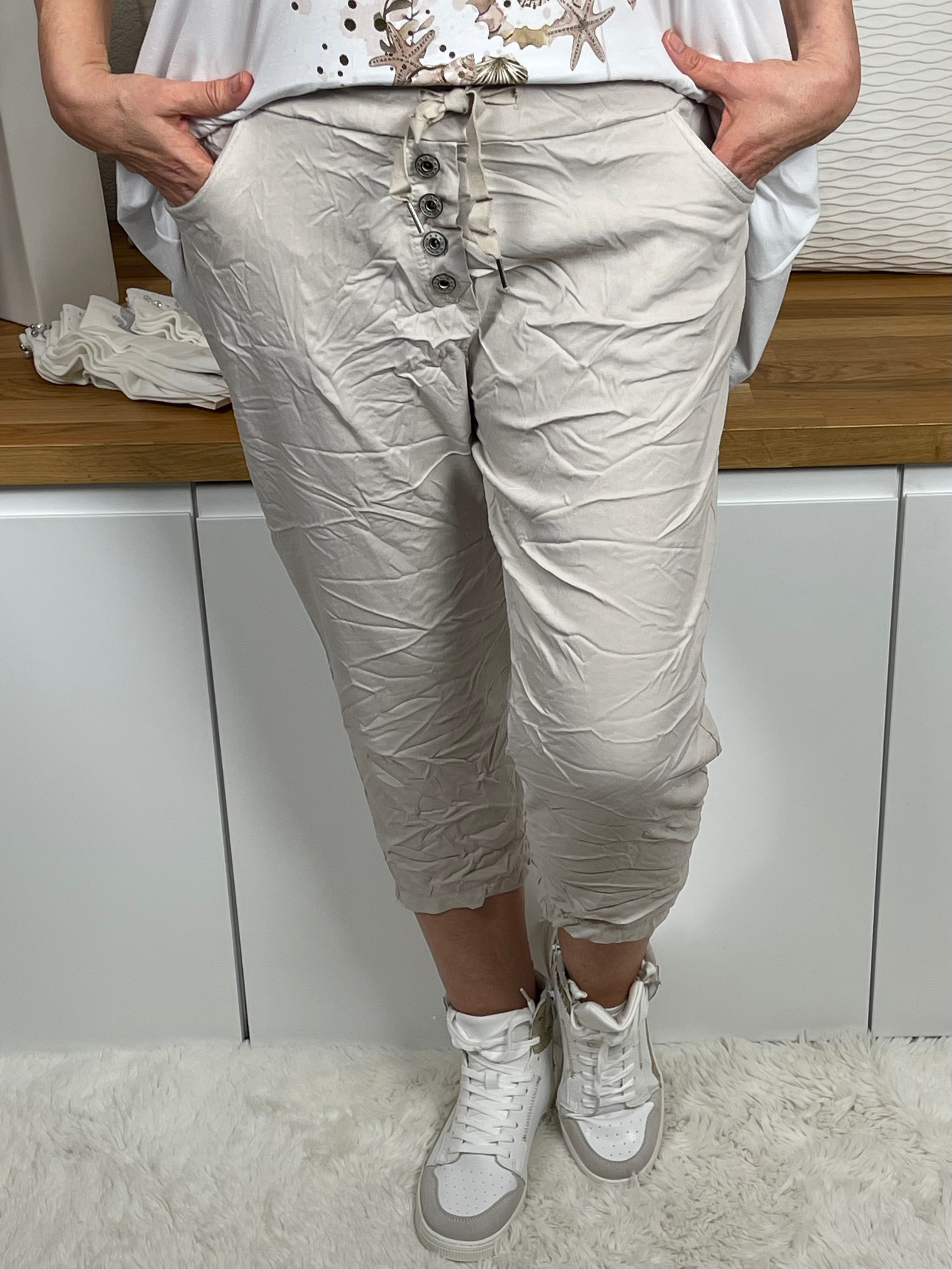 !!!!KEINE RETOURE MÖGLICH!!!!Damen - Jogpant 3/4 mit schöner Zier - Knopfleiste  Einheitsgrösse Gr. 42 - 48/50 in vielen Farben