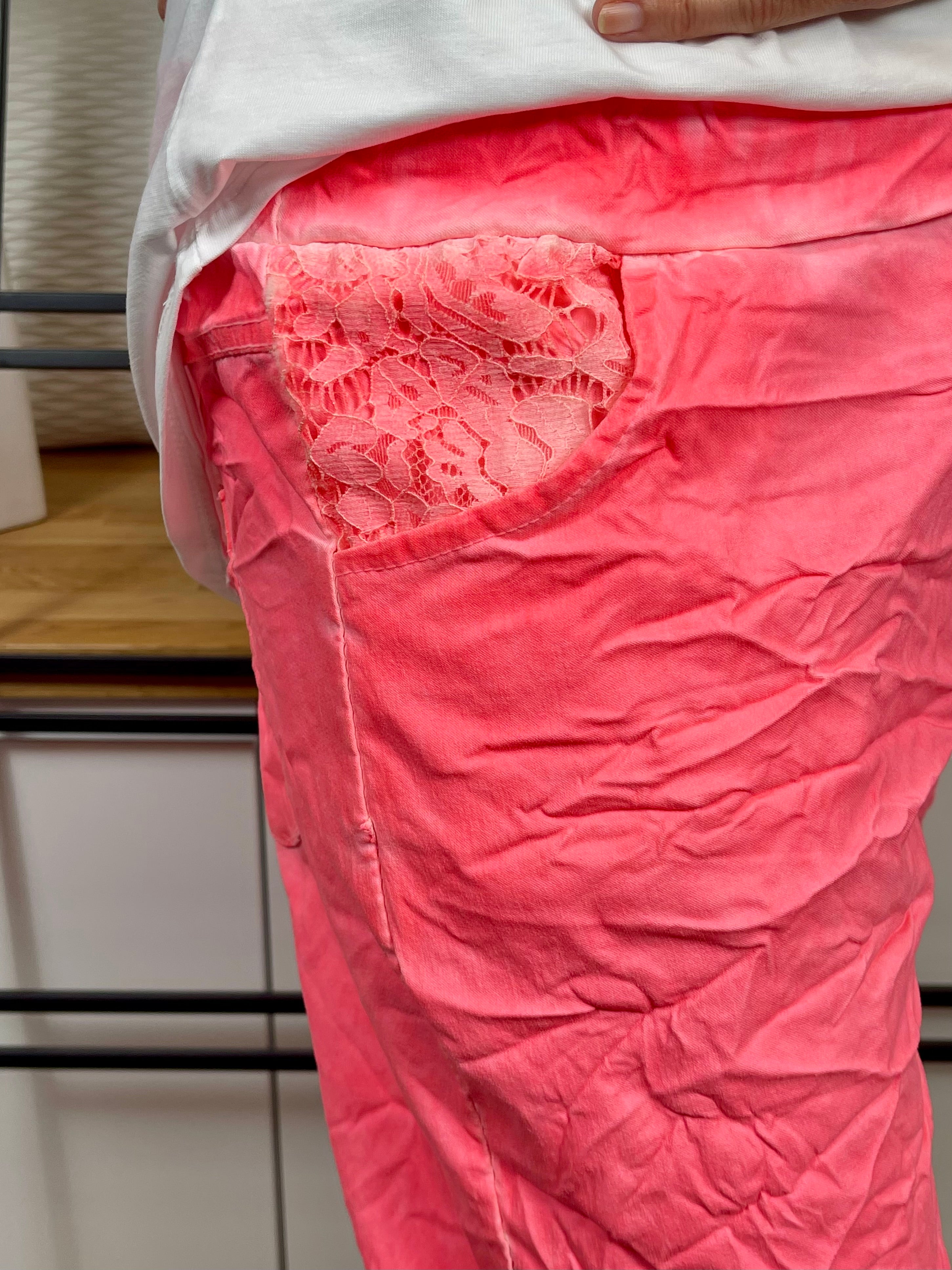 !!!!KEINE RETOURE MÖGLICH!!!! Damen 3/4 Jogpant - Short mit Spitze Einheitsgröße Gr. 42 - 48 in Neonkoralle