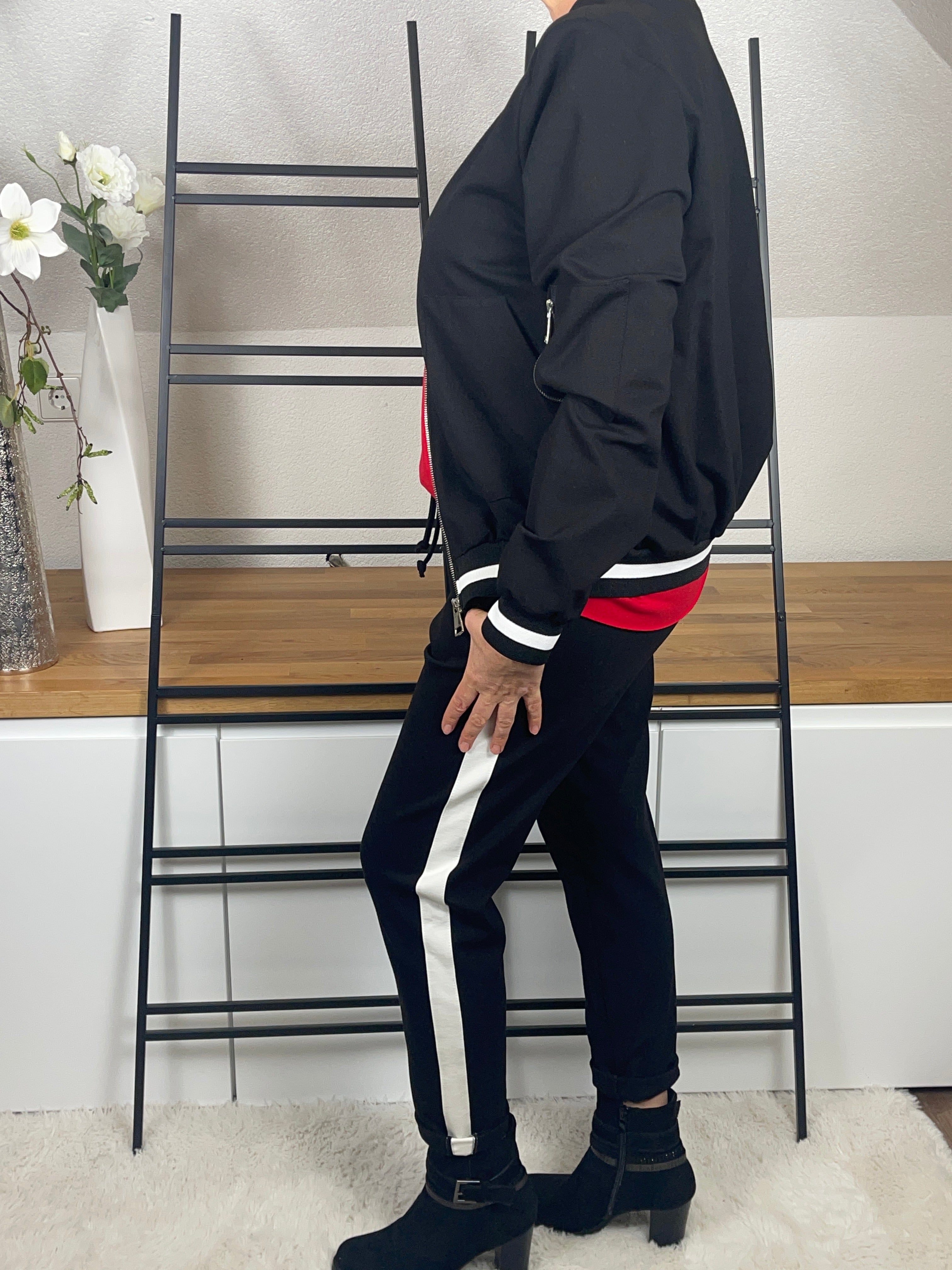 Damen - Blouson mit weißen Streifen- passend zum Hosenanzug „Tessa“ in schwarz