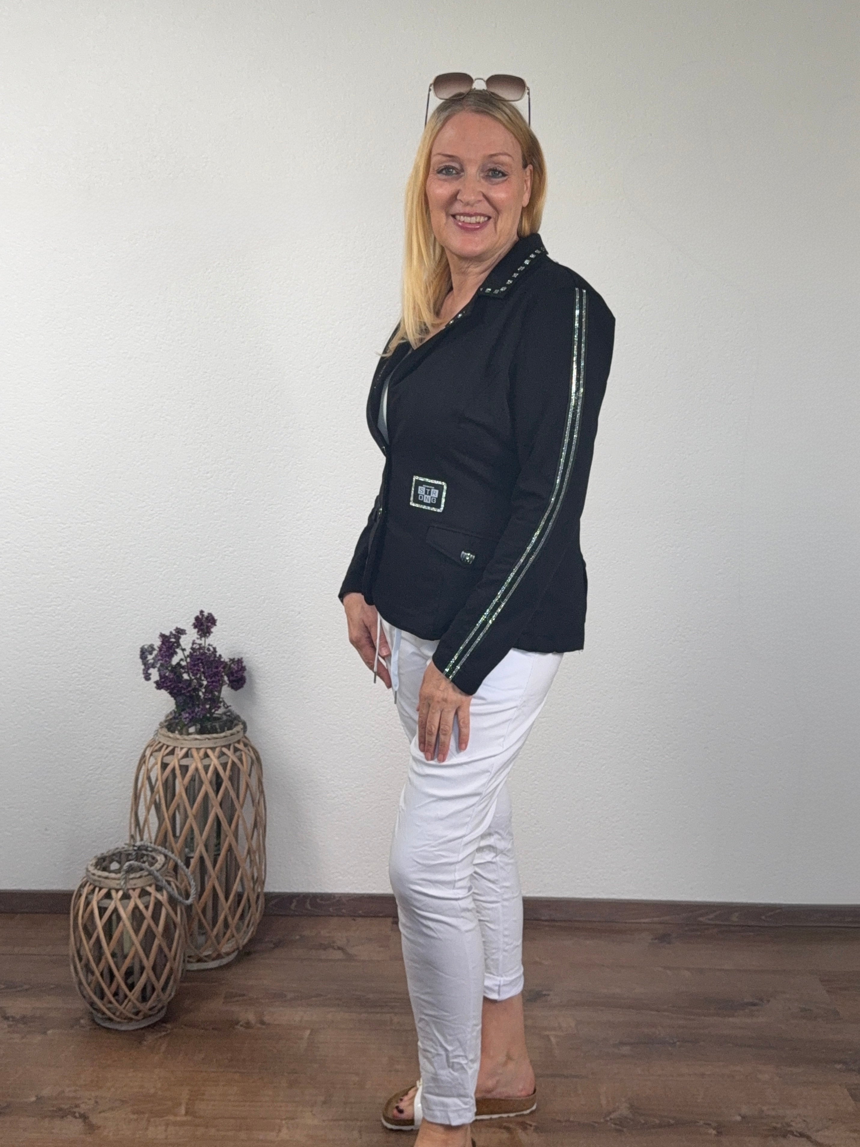 Hochwertiger, extravaganter Blazer „Totenkopf“ von „EU-Queen“ Gr. 36 bis 42 in schwarz