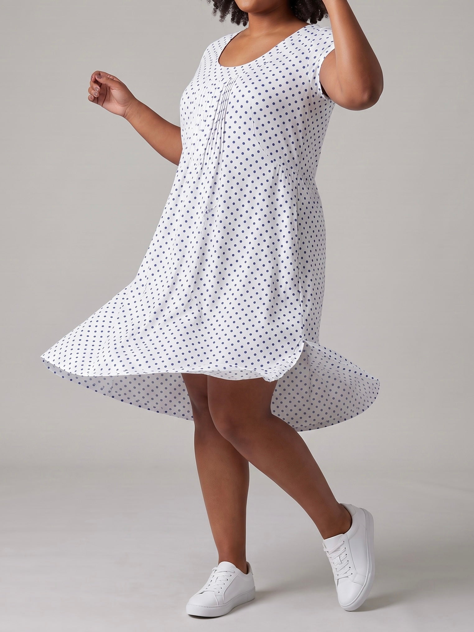 Luftiges Leinenkleid mit dunkelblauem Punkte-Muster „Esvivid“
