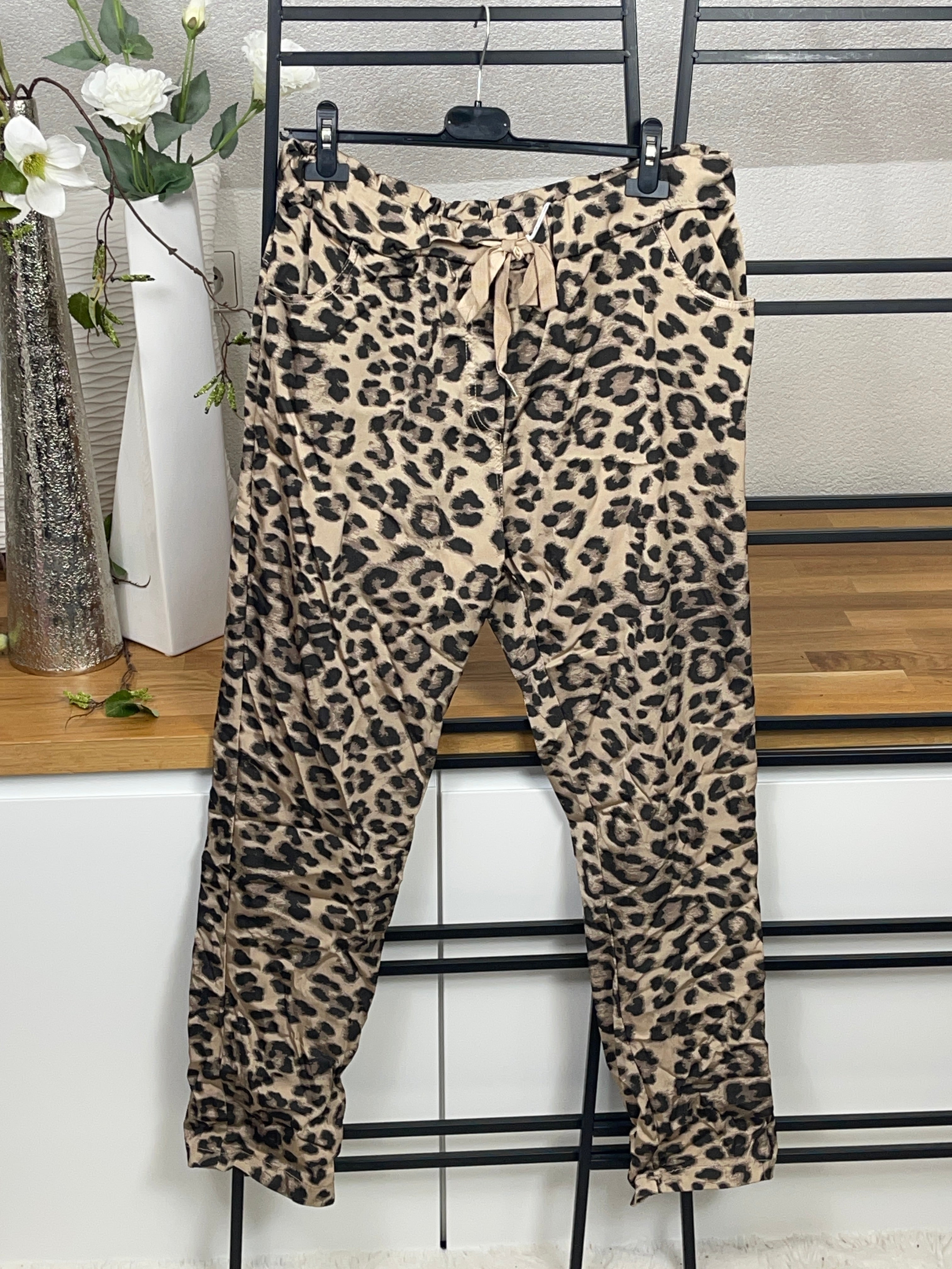 Damen - Jogpant „Shiney“ Animal Print Einheitsgrösse Gr. 44 - 50/52 in 2 Farben