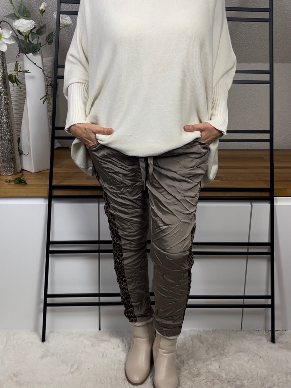 Damen - Jogpant „Shiney“ Einheitsgrösse Gr. 38 - 44 in 2 Farben