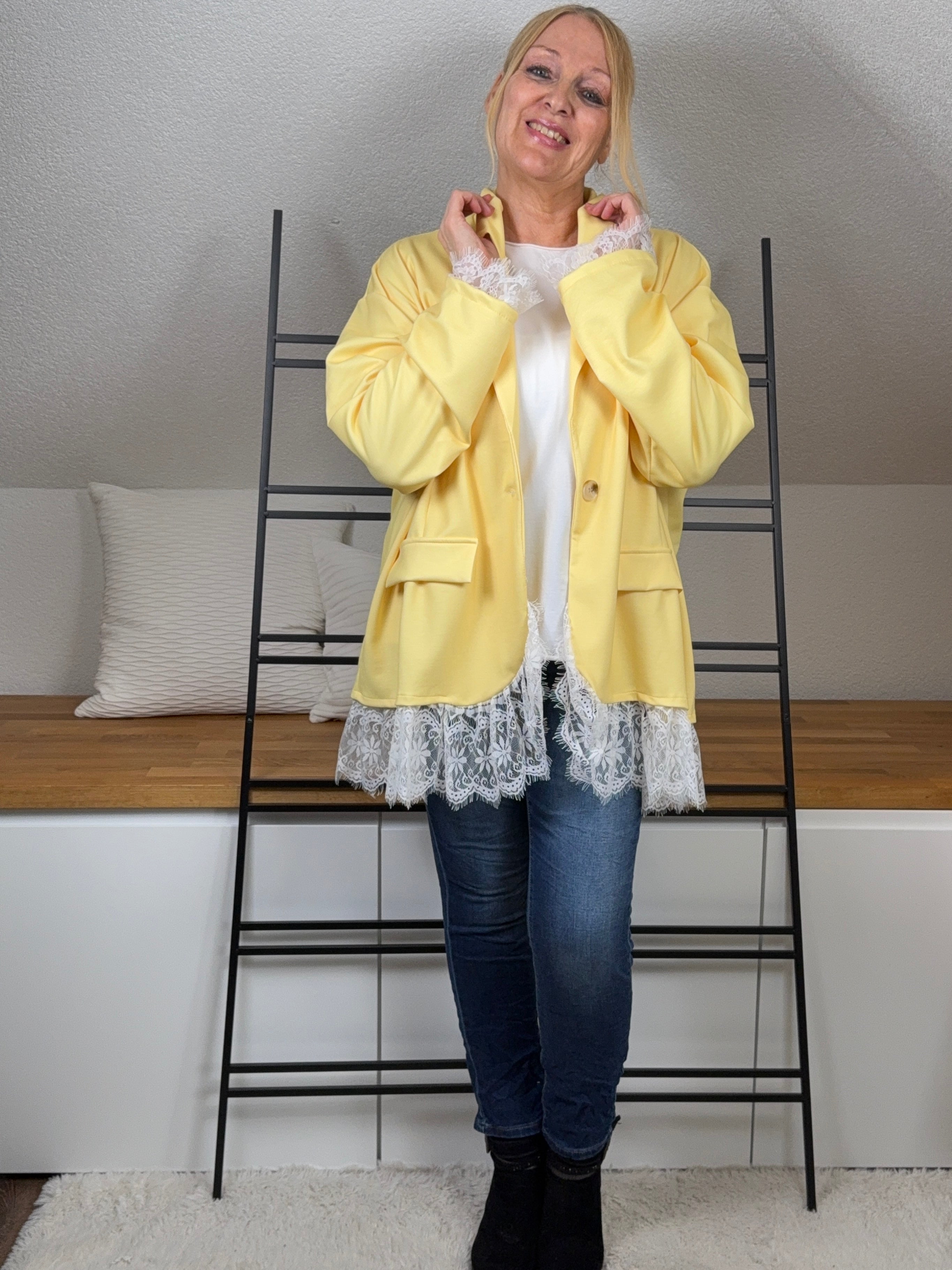 Eleganter Blazer „Fluffi“ mit edler Spitze Einheitsgrösse Gr. 44 - 50 in 4 Farben