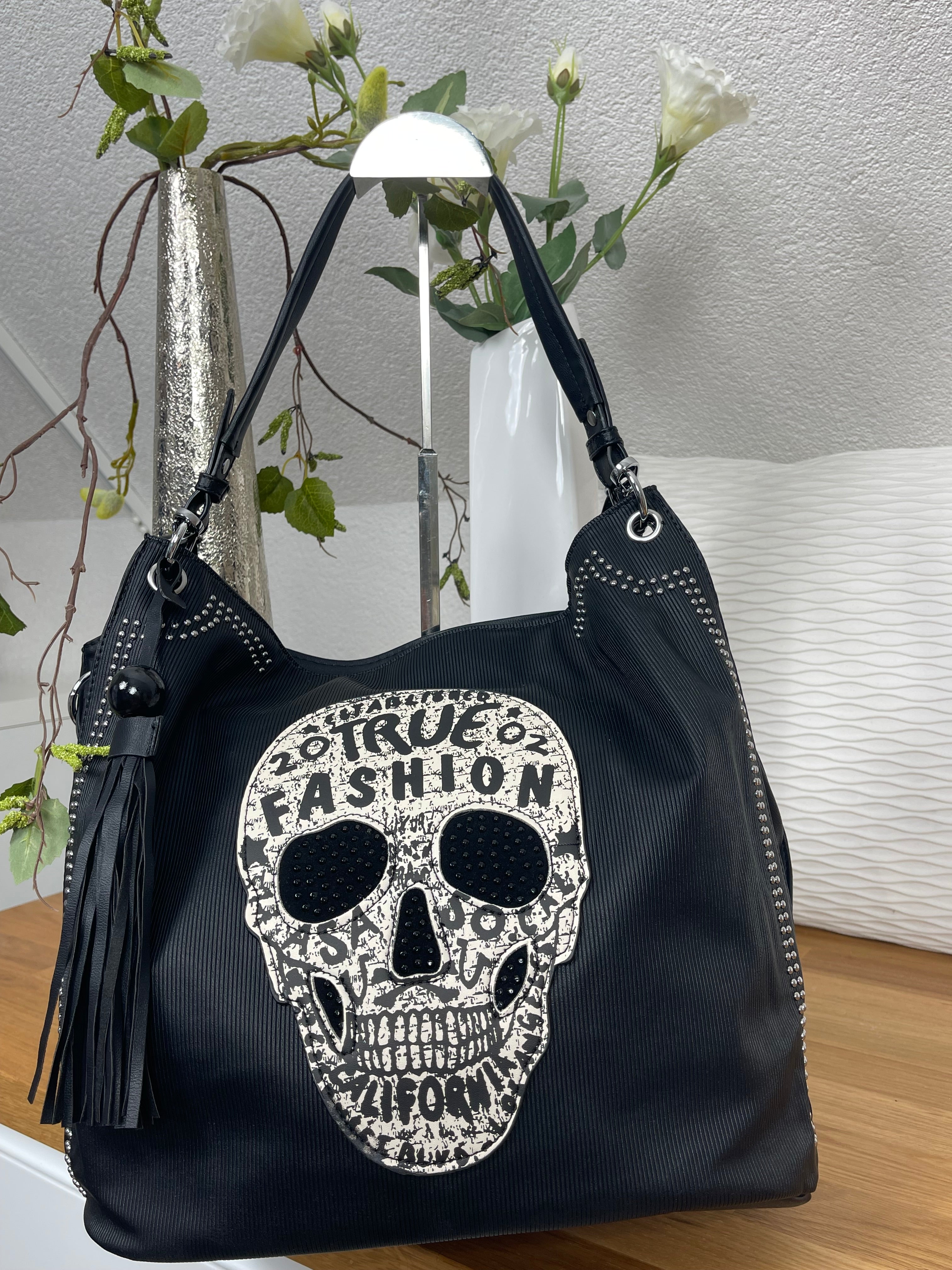 Hochwertige Tasche „Skull“ in schwarz