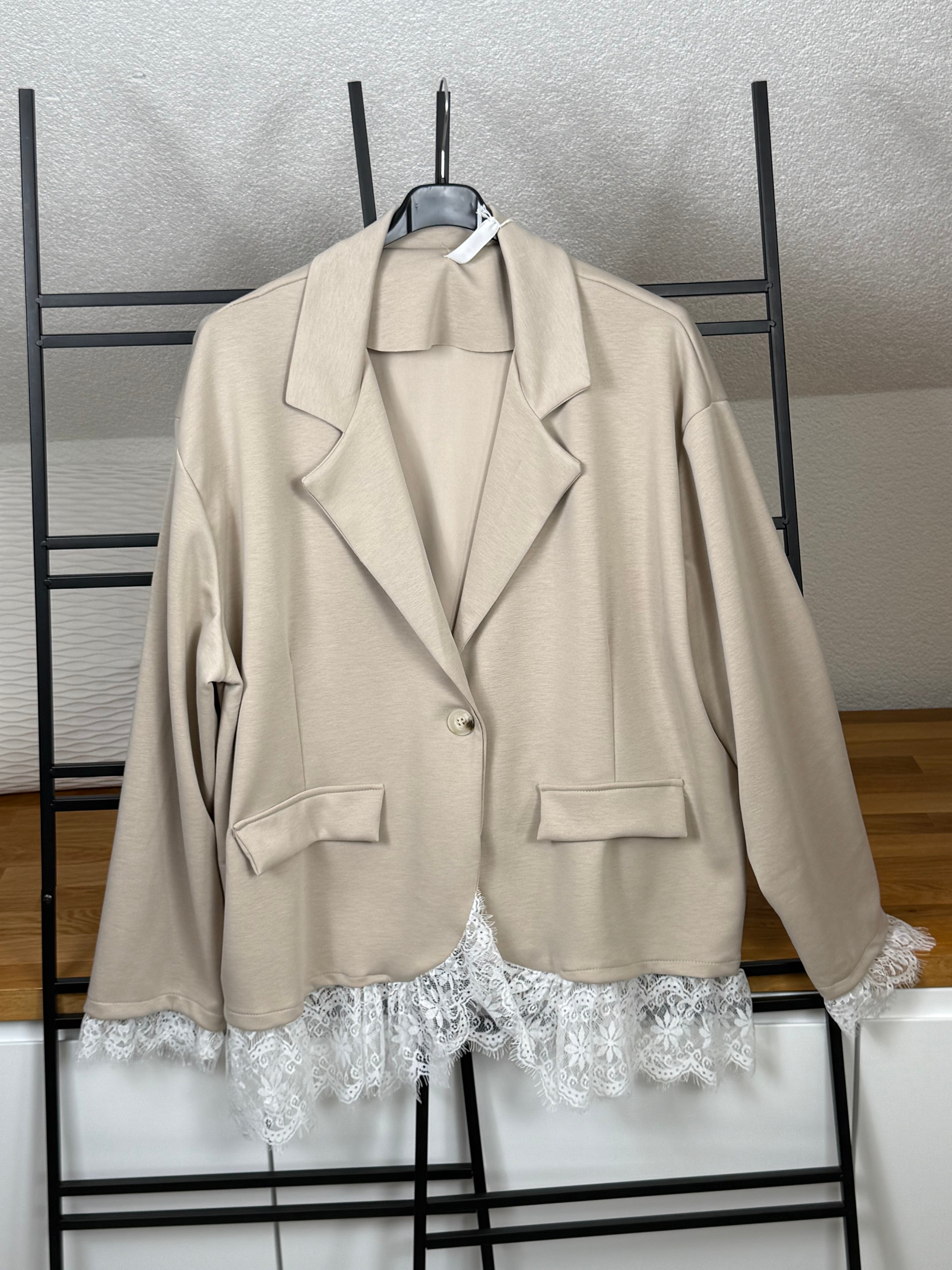 Eleganter Blazer „Fluffi“ mit edler Spitze Einheitsgrösse Gr. 44 - 50 in 4 Farben