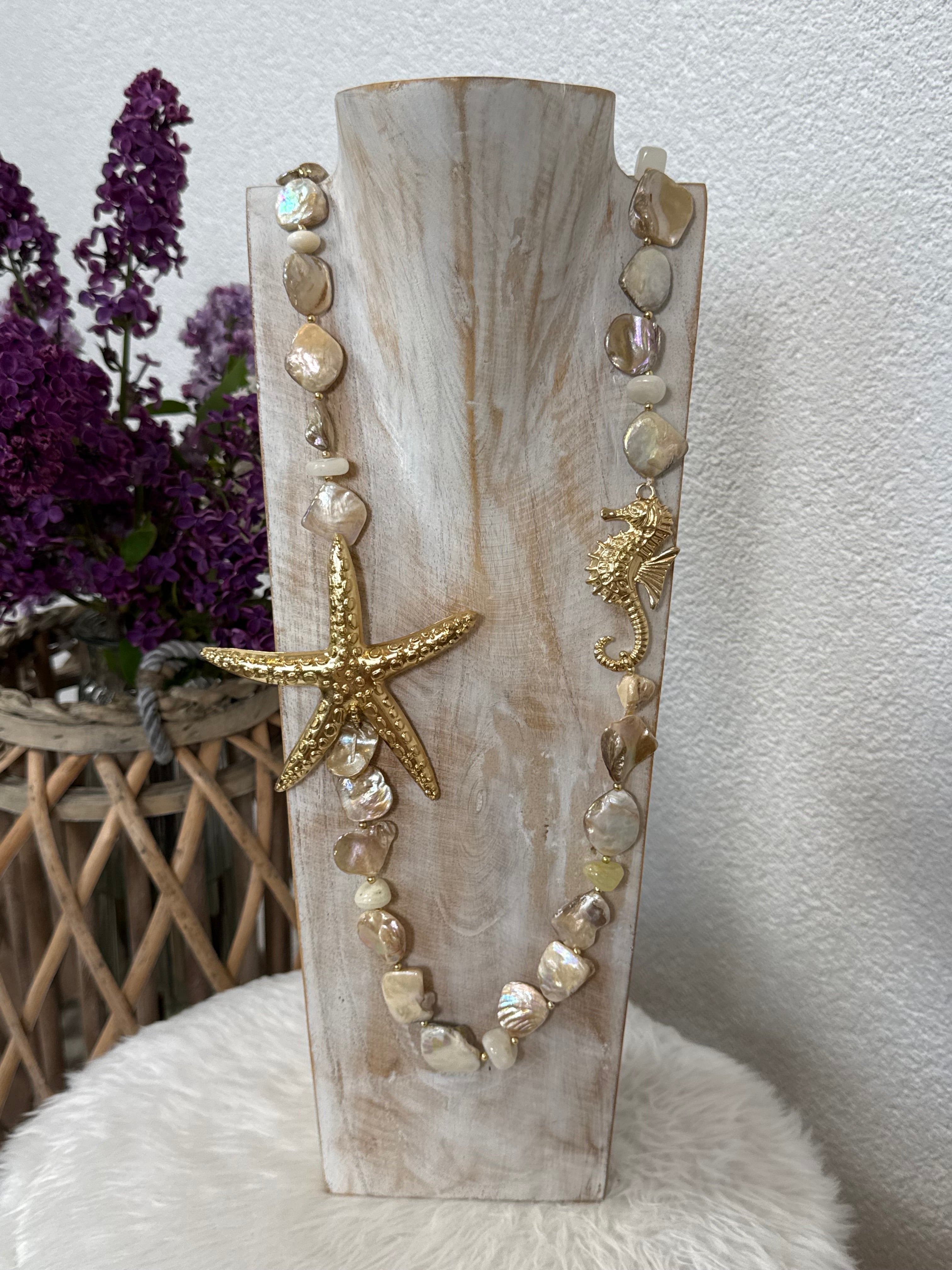Lange Kette - „Boho“ maritim in perlmutt - gold