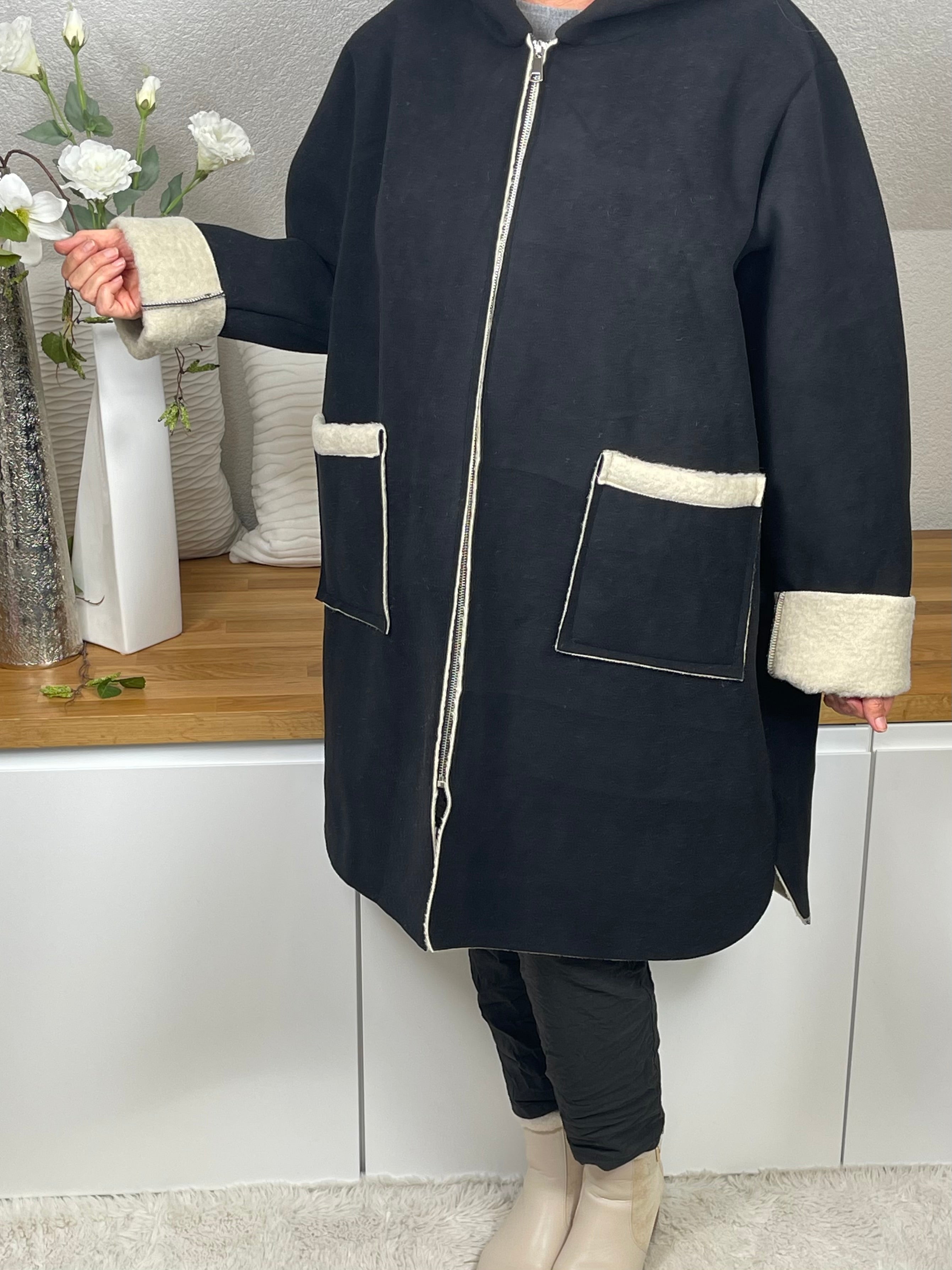 Molliger Damen Mantel in Wildlederoptik mit Kapuze Einheitsgröße 44 - 50 in schwarz