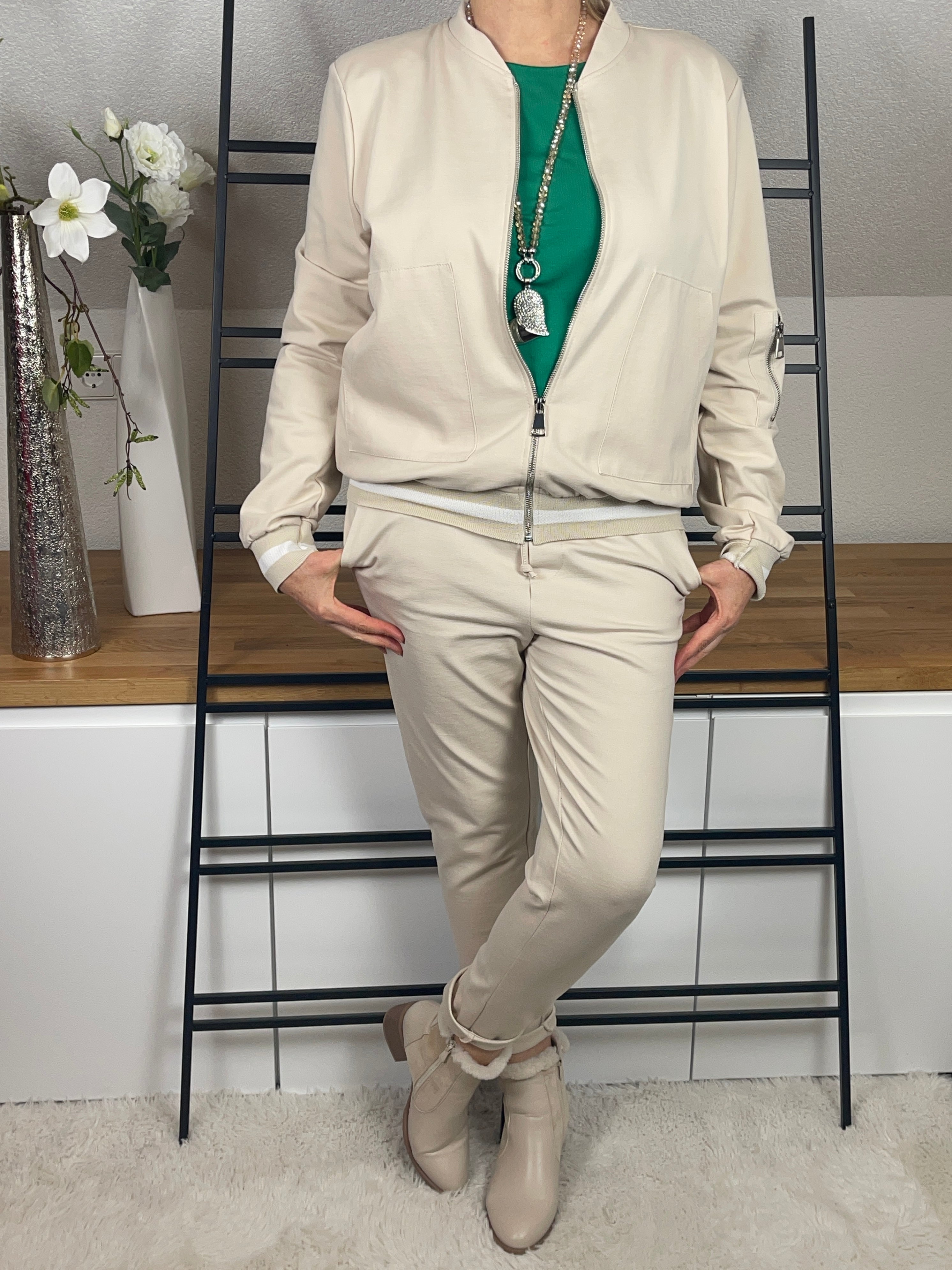 Damen - Blouson mit weißen Streifen - passend zum Hosenanzug „Tessa“ in hellbeige