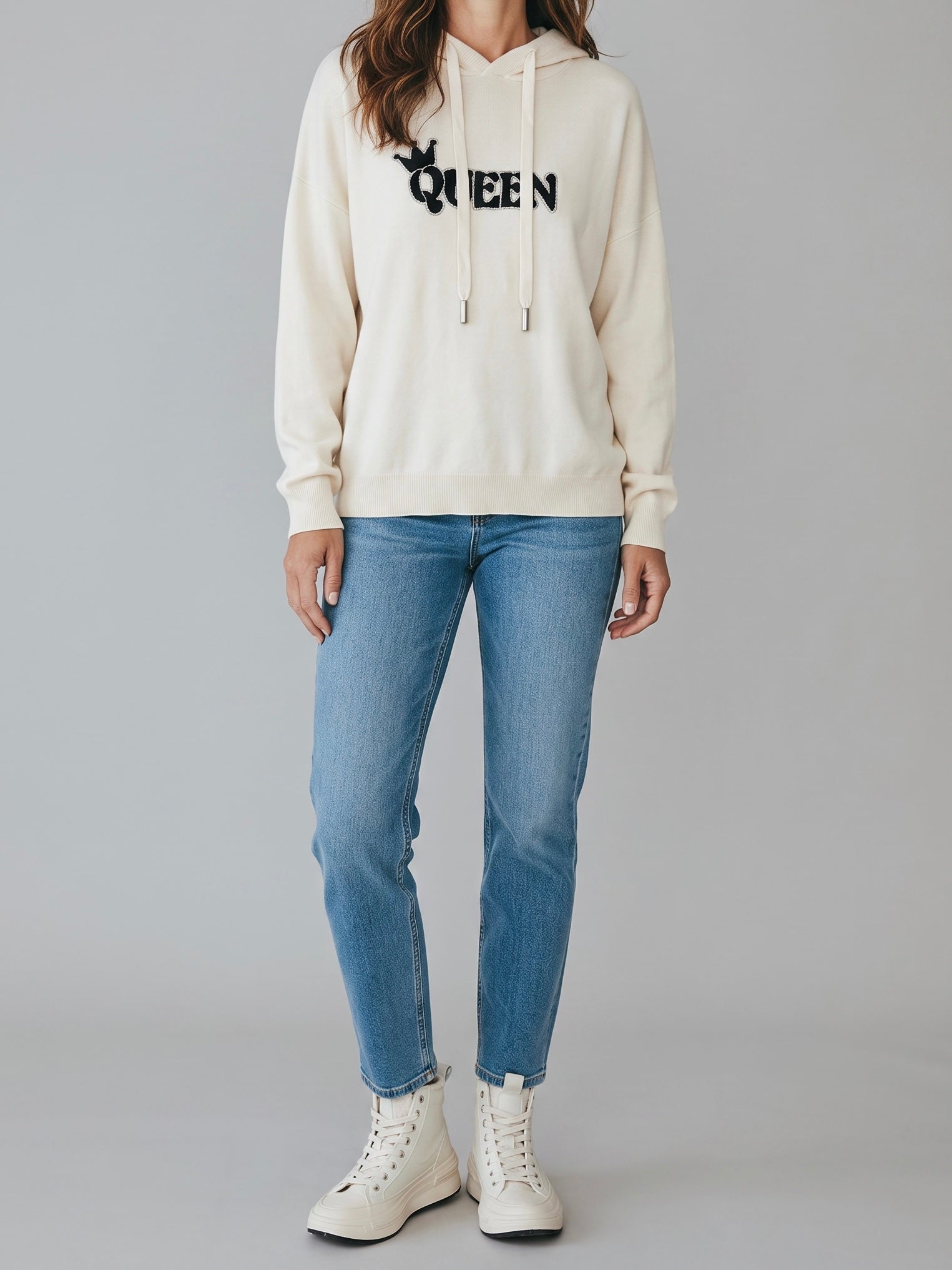 Hochwertiger Hoodie „Queen“ mit Glitzer und Pailletten in creme