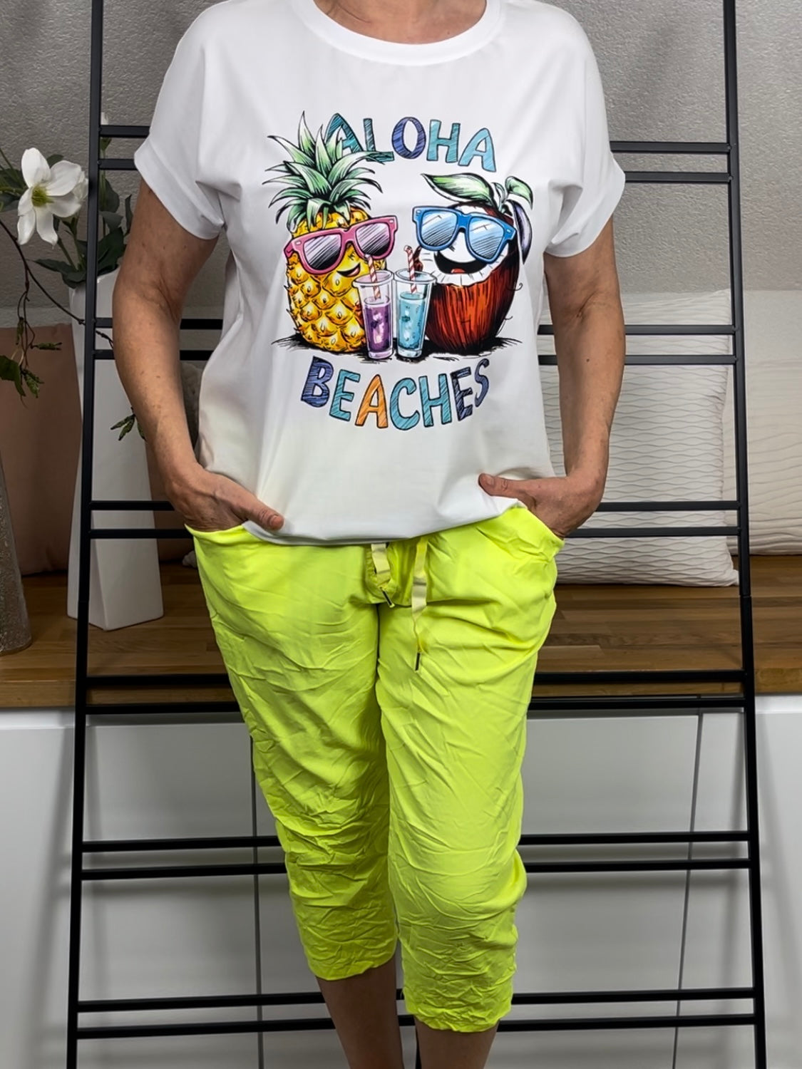 !!!!KEINE RETOURE MÖGLICH!!!! Damen T - Shirt „Aloha Beaches“ Einheitsgrösse Gr. 40 - 44/46
