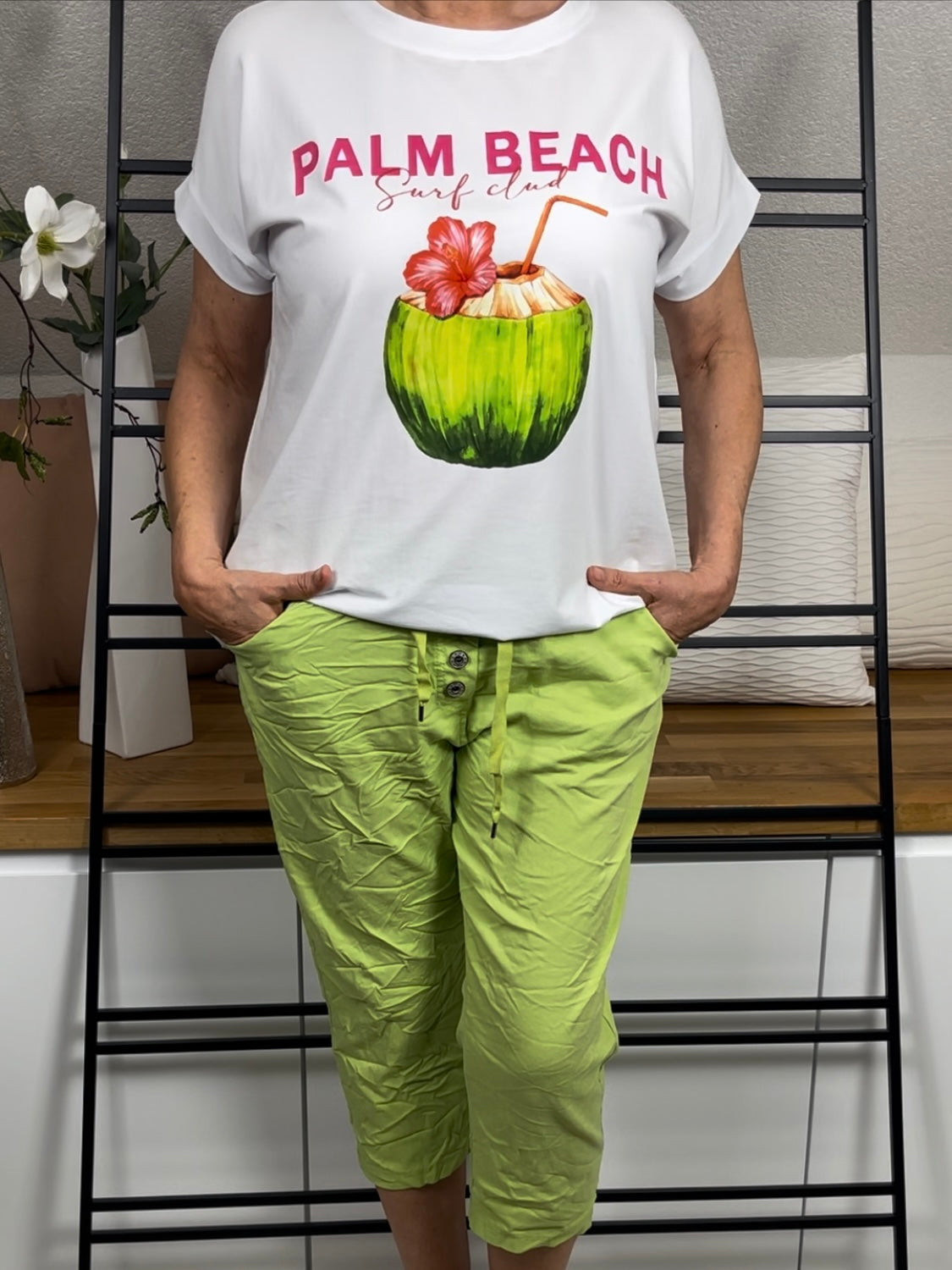 !!!!KEINE RETOURE MÖGLICH!!!!Damen - Jogpant 3/4 mit schöner Zier - Knopfleiste  Einheitsgrösse Gr. 42 - 48/50 in vielen Farben