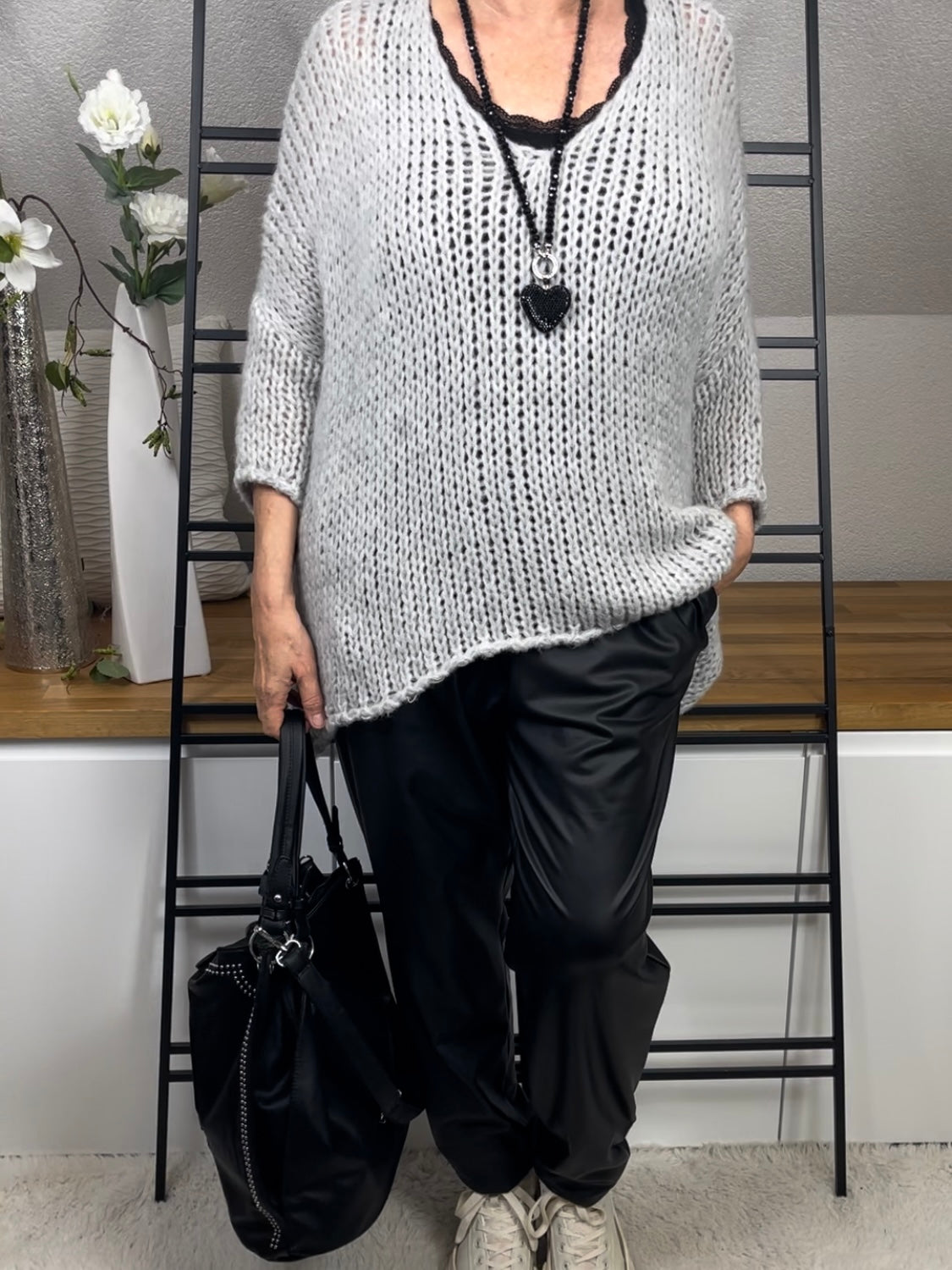 Damen Jogpant „Kunstleder“ Gr. 44 -52 in schwarz