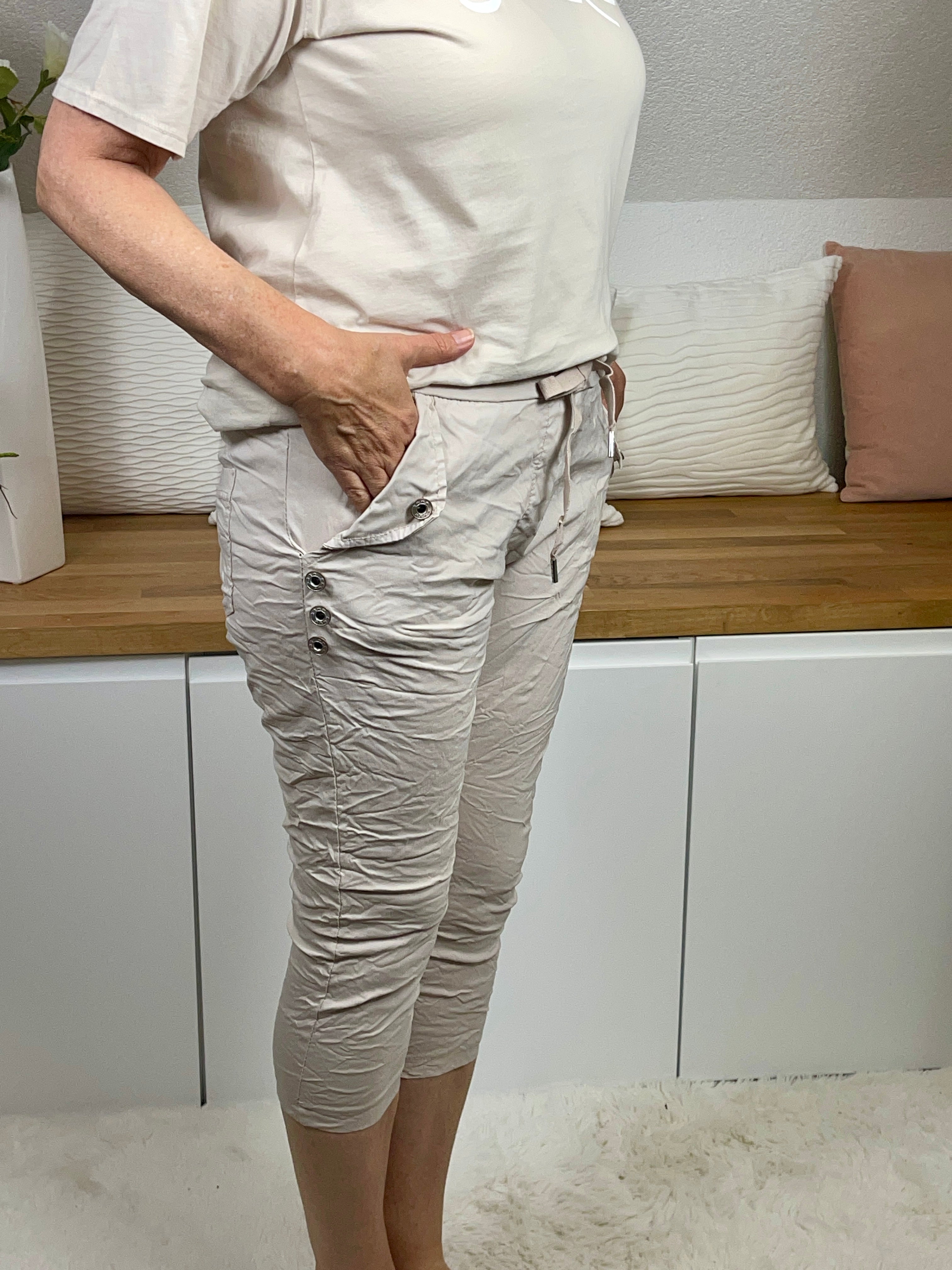 !!!!KEINE RETOURE MÖGLICH!!!! Damen - 3/4 - Jogpant mit Zierknöpfen Einheitsgrösse Gr. 36 - 40/42 in 3 Farben