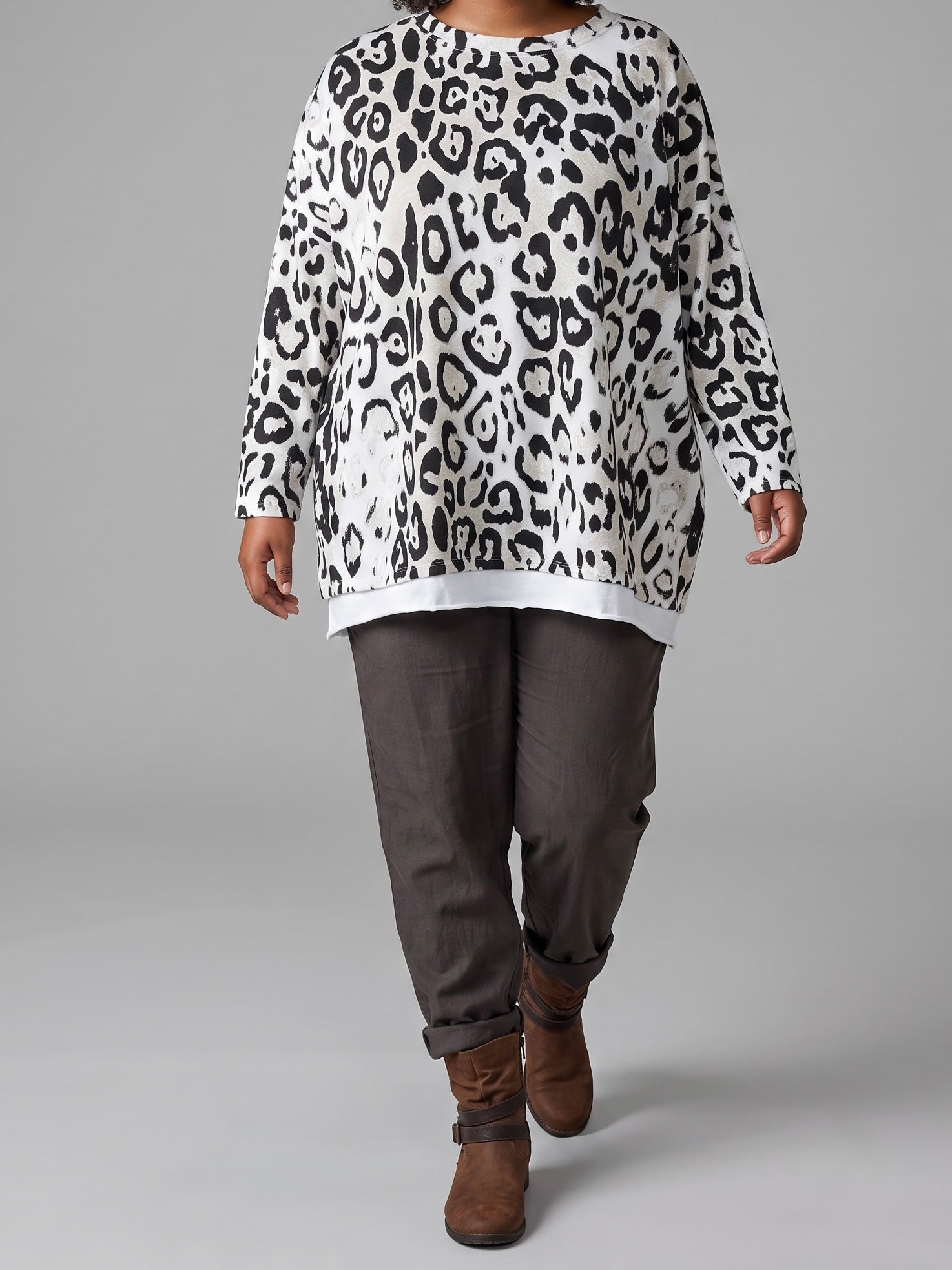Sweater mit „Animal Print“ in weiß - schwarz