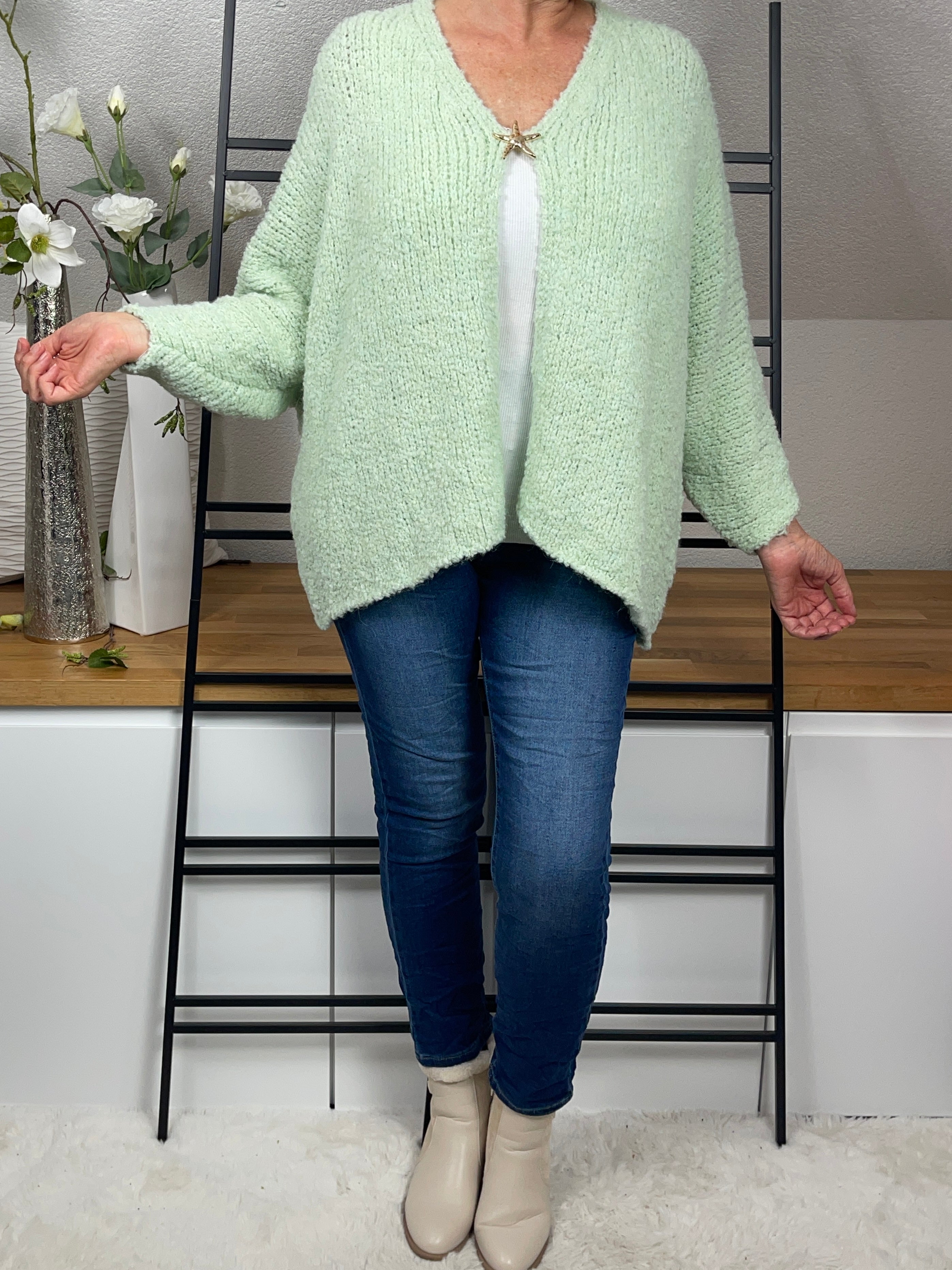 !!!AKTION!!!                           Damen „Boucle“ Strickjacke mit Brosche und Alpaka Einheitsgrösse Gr. 38 - 46 in 4 Farben