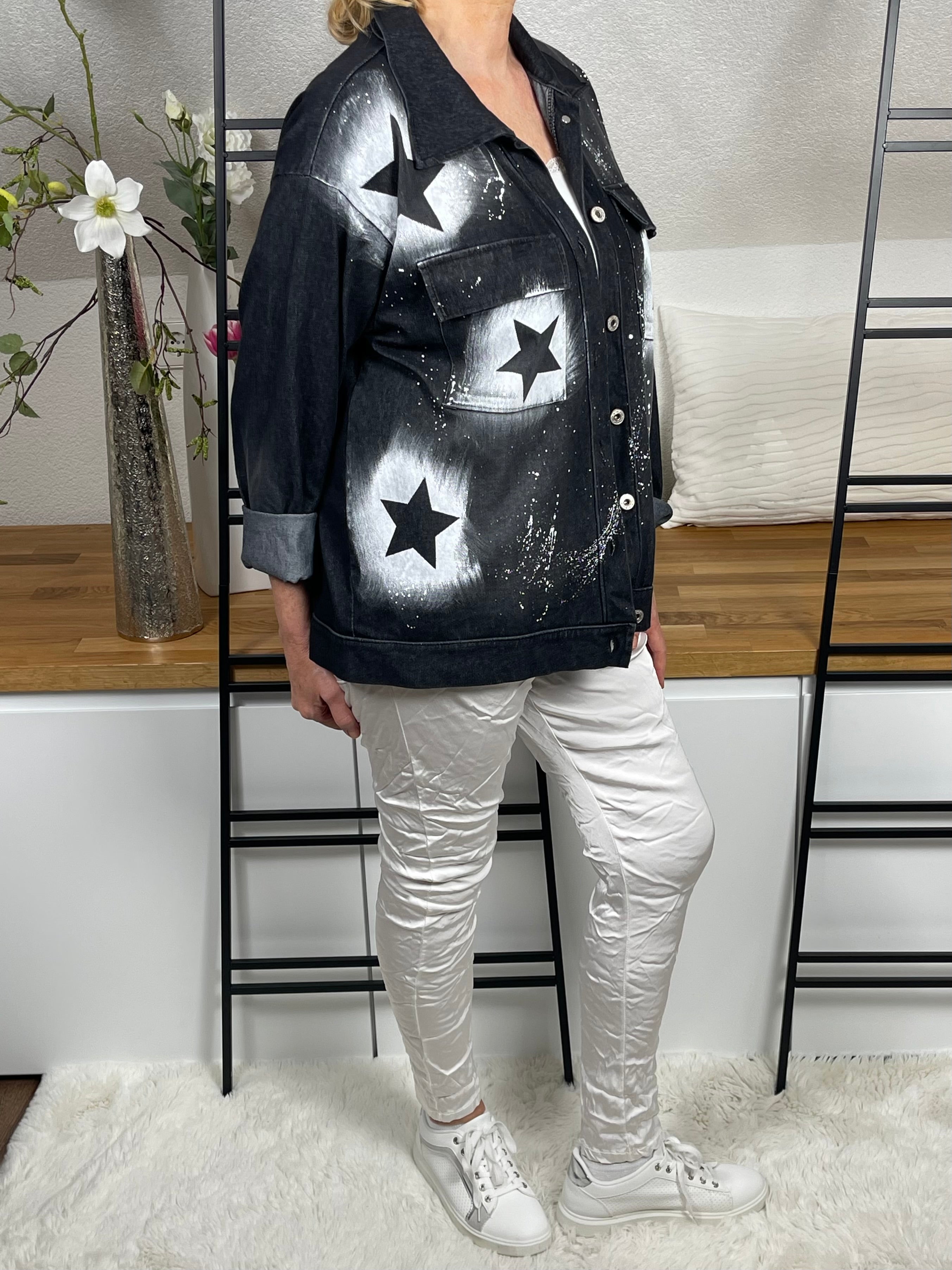 !!!!KEINE RETOURE MÖGLICH!!!! Leichte Damen - Jeansjacke mit „ Sternenprint“ Einheitsgrösse Gr. 38 - 42/44 in schwarz - weiß