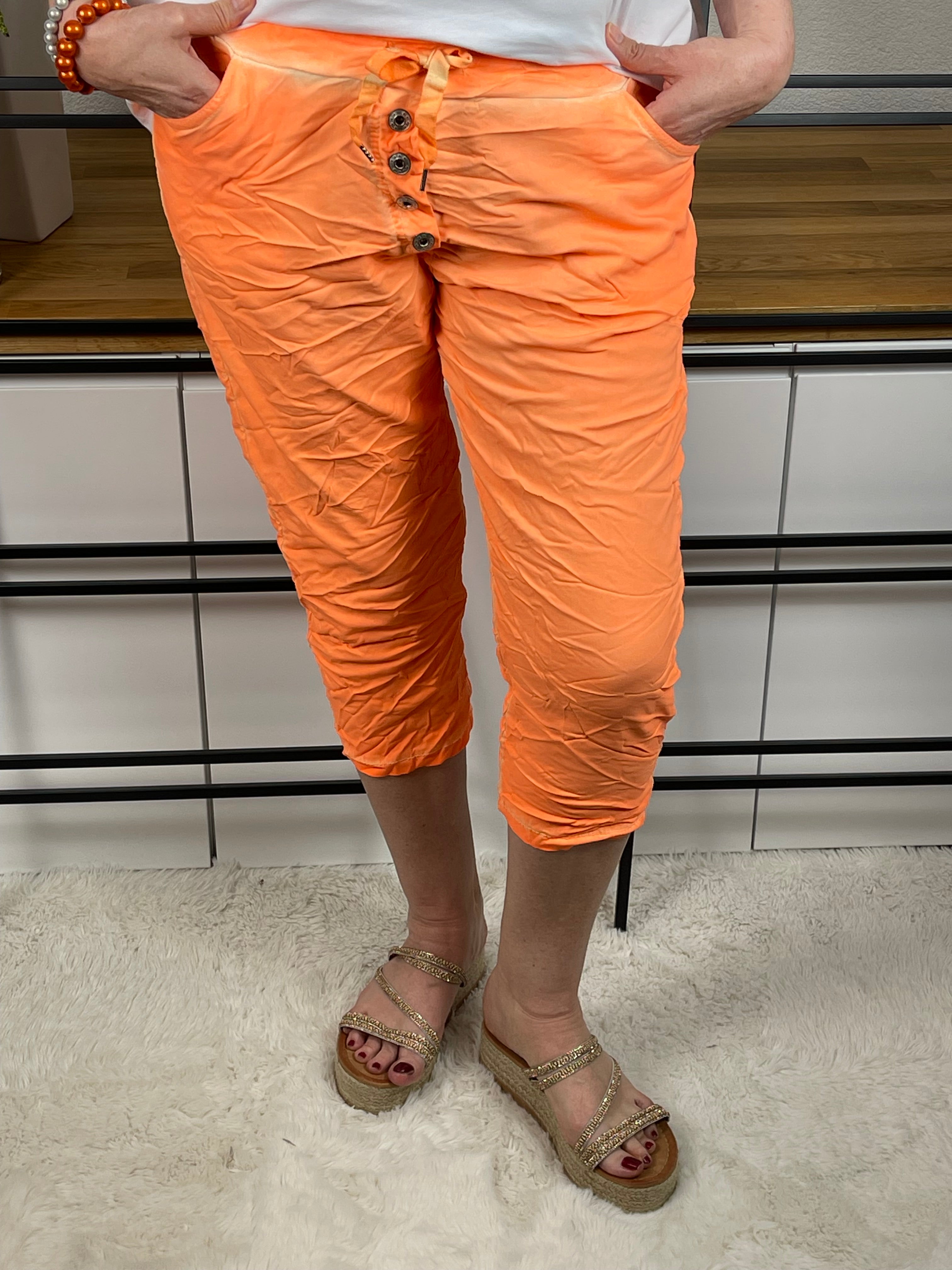 !!!!KEINE RETOURE MÖGLICH!!!!Damen - Jogpant 3/4 mit schöner Zier - Knopfleiste  Einheitsgrösse Gr. 42 - 48/50 in vielen Farben