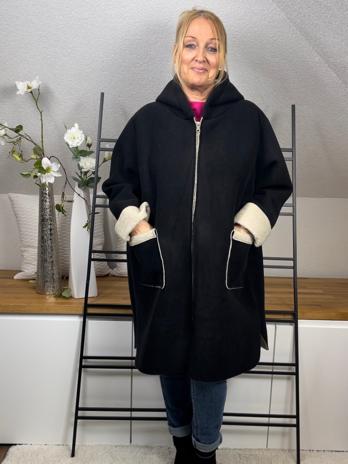 Molliger Damen Mantel in Wildlederoptik mit Kapuze Einheitsgröße 44 - 50 in schwarz