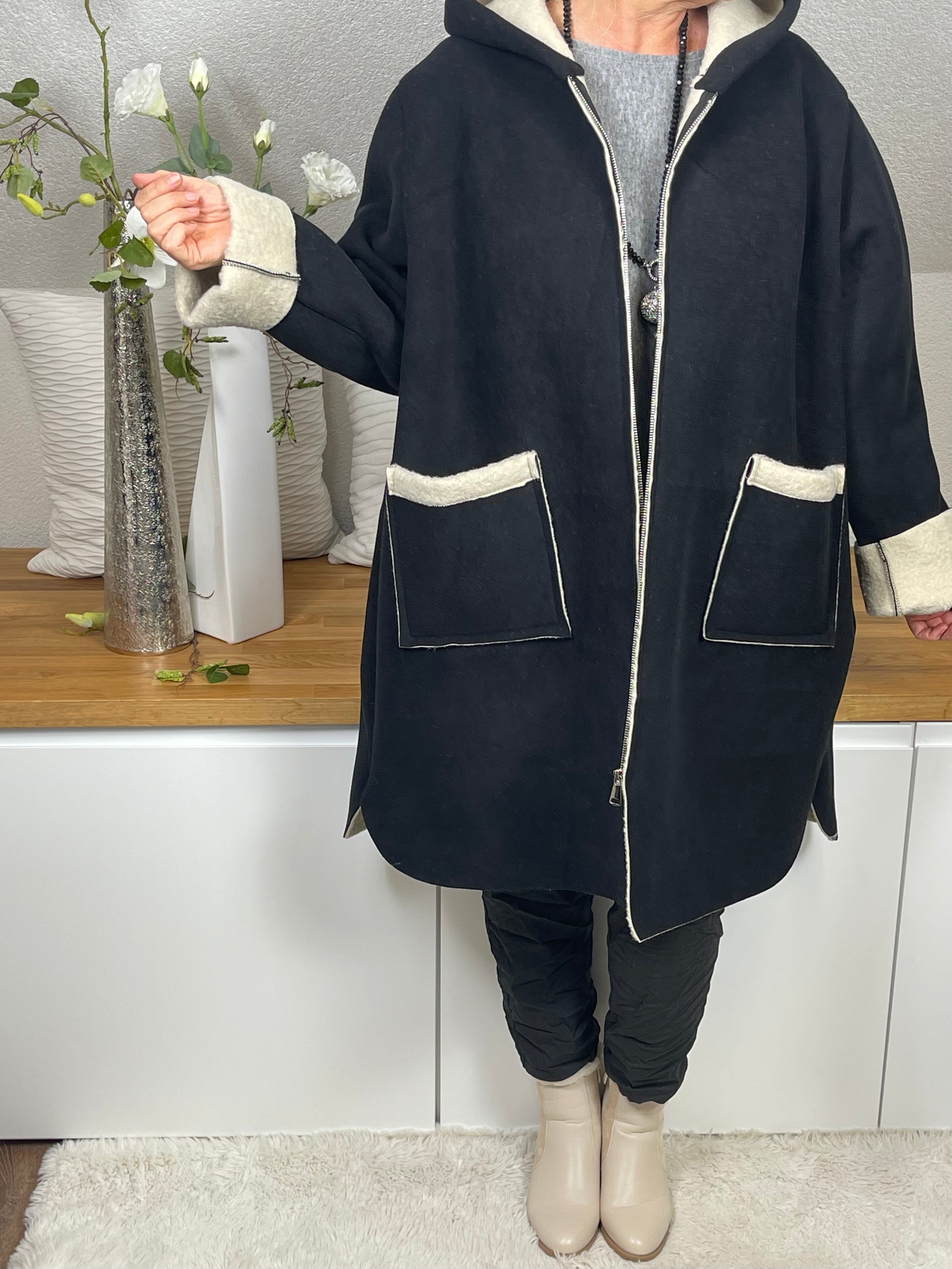 Molliger Damen Mantel in Wildlederoptik mit Kapuze Einheitsgröße 44 - 50 in schwarz