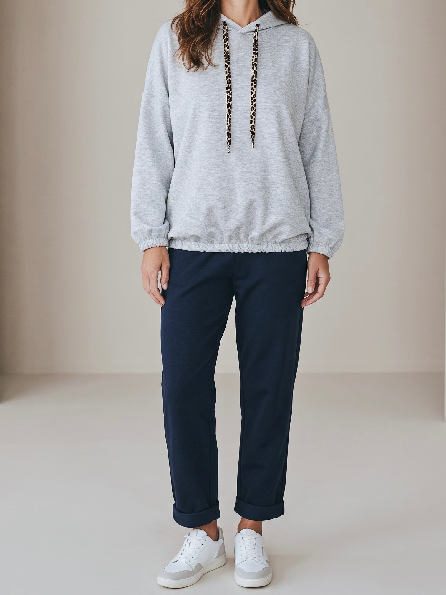Hoodie „Fluffi“ mit stylischem „Animal Print“ in hellgrau